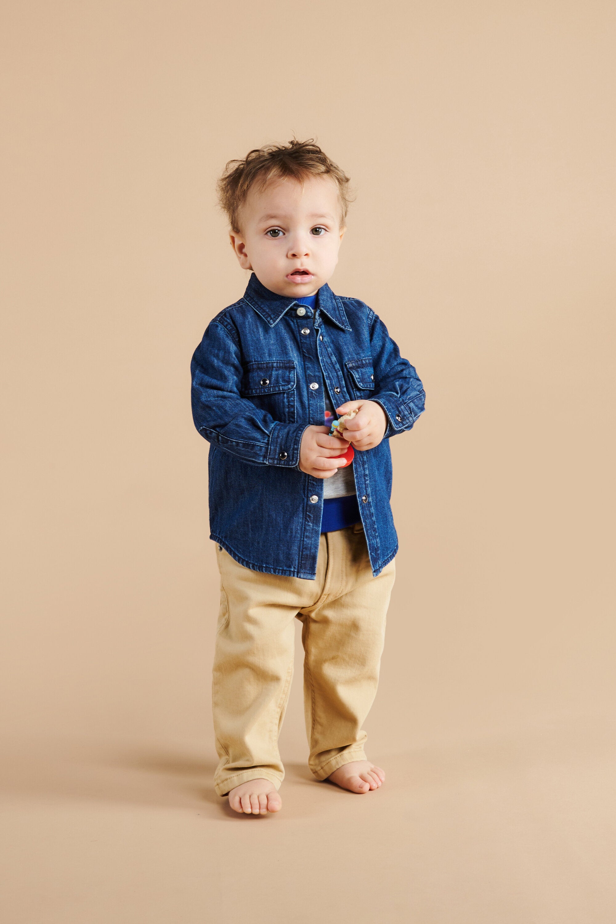 Chemise en denim bleu clair avec "D" brodé