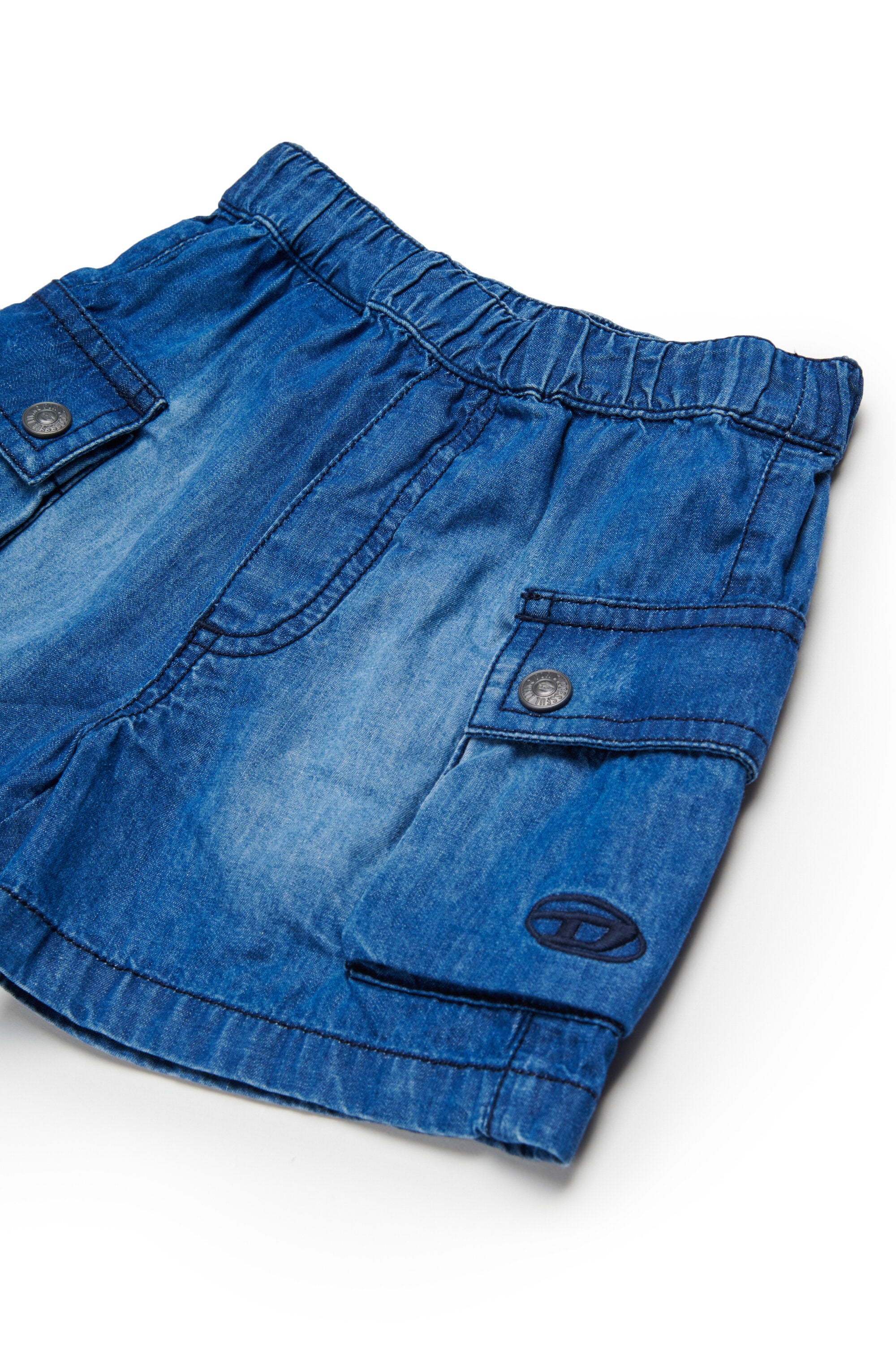 Shorts cargo con logo