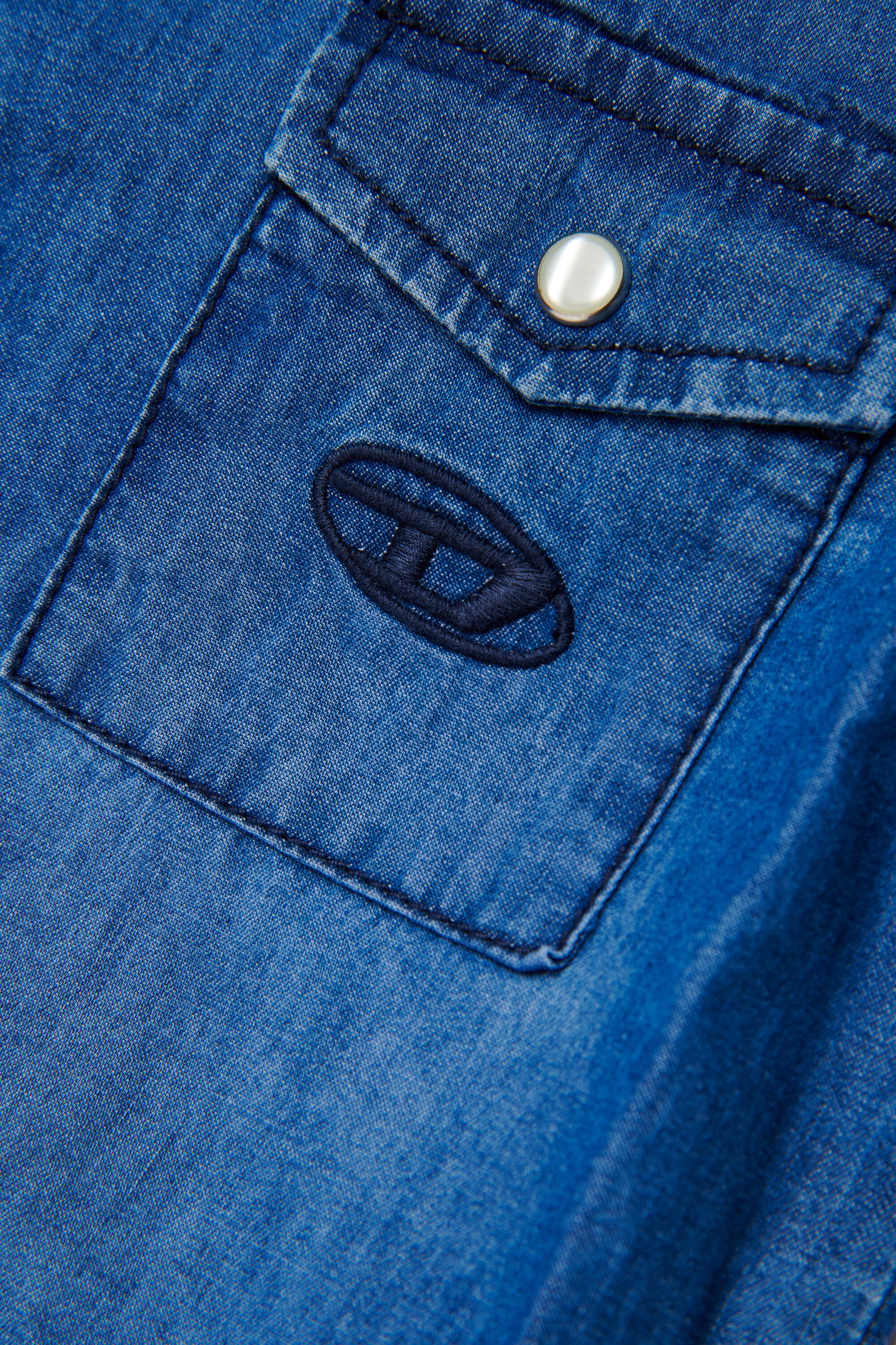 Short-sleeved shirt with logo