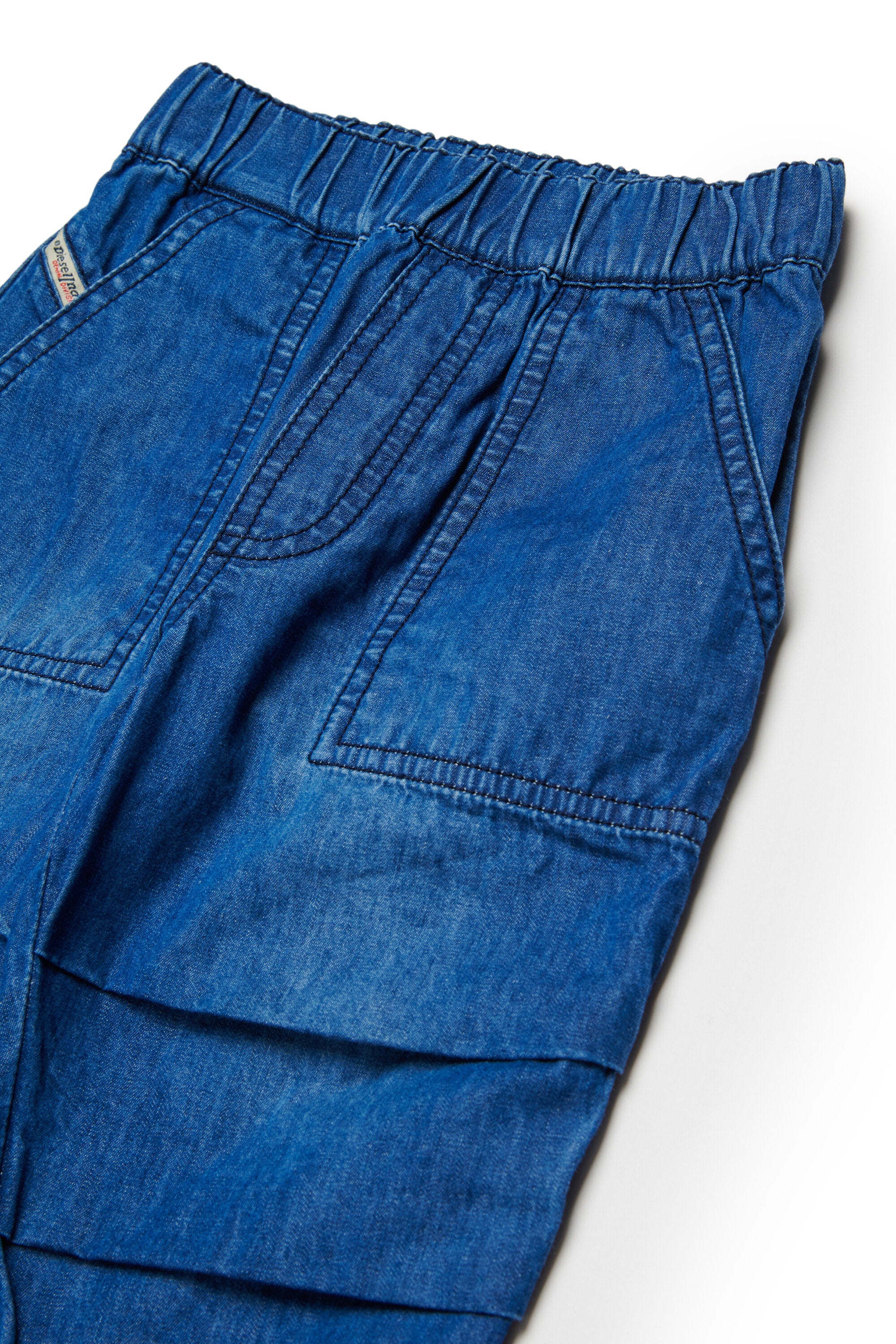 Jeans mit Relaxed Fit in mittelblauer Waschung