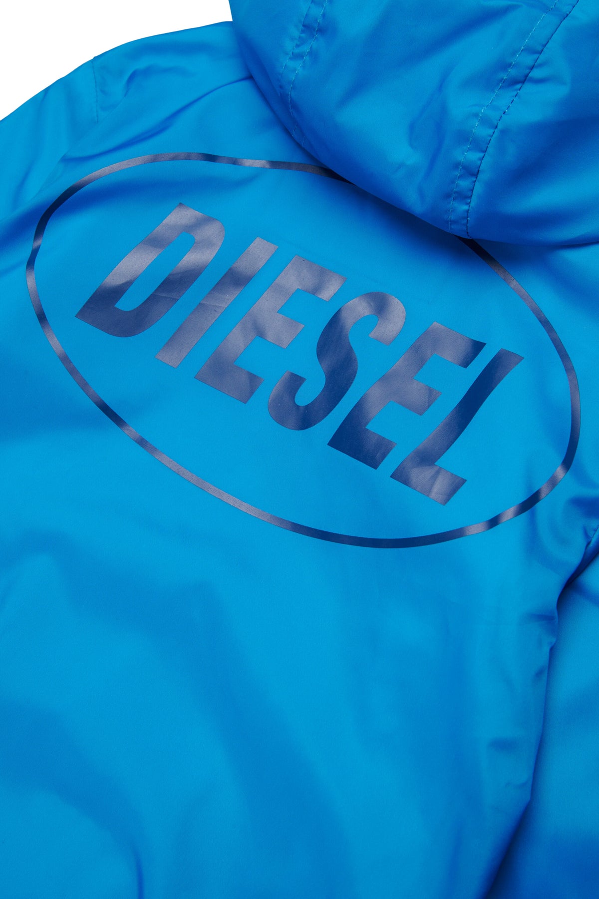 Windjacke mit aufgedrucktem Logo