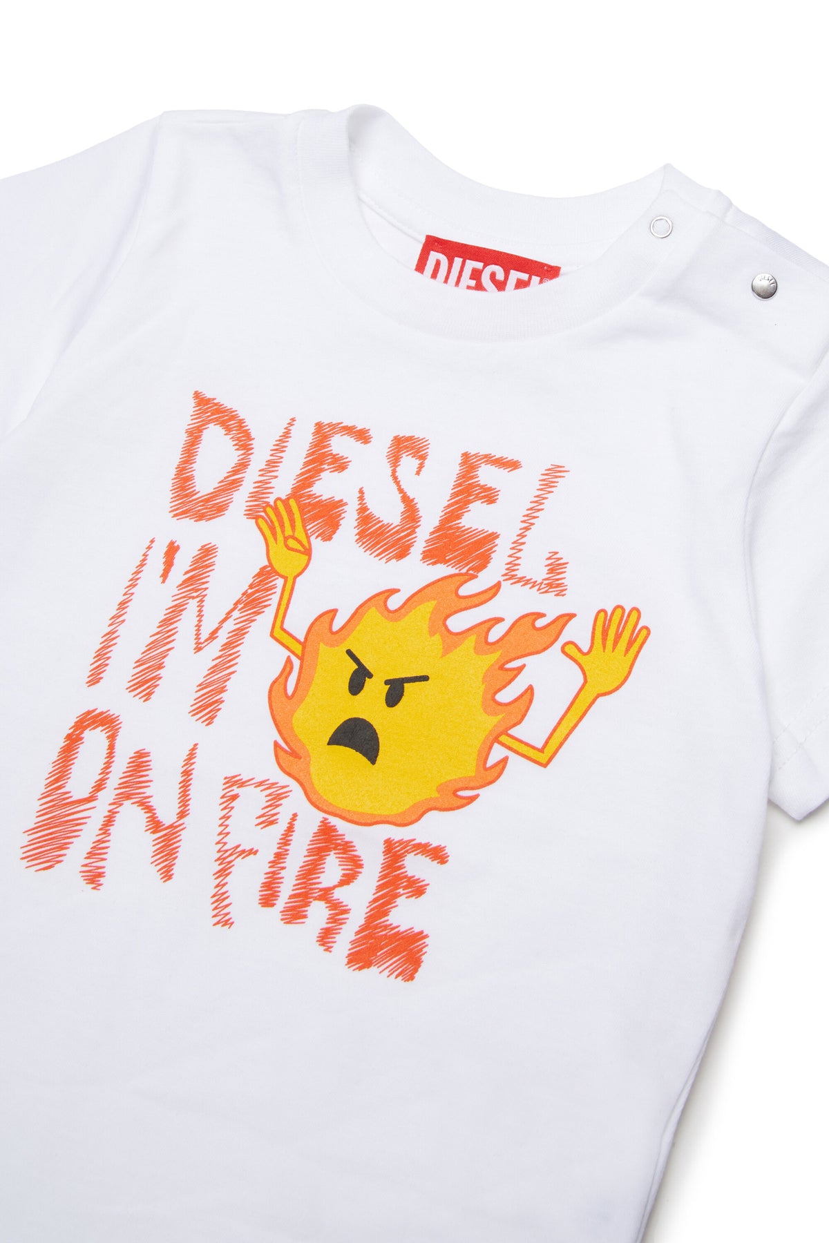 T-Shirt mit aufgedrucktem Logo auf der Vorderseite