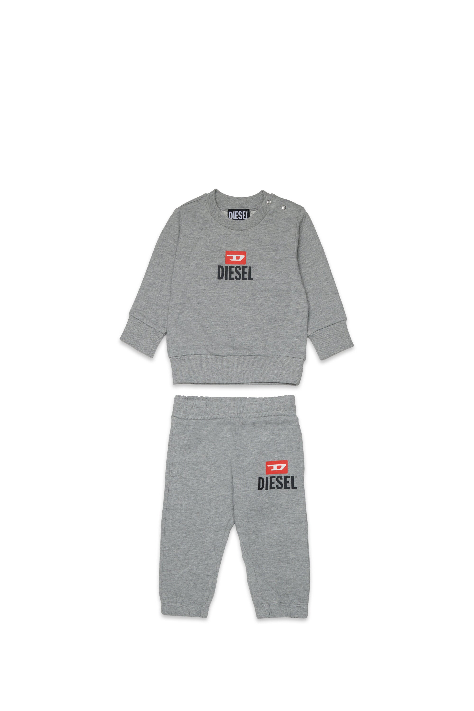 Trainingsanzug mit Logo