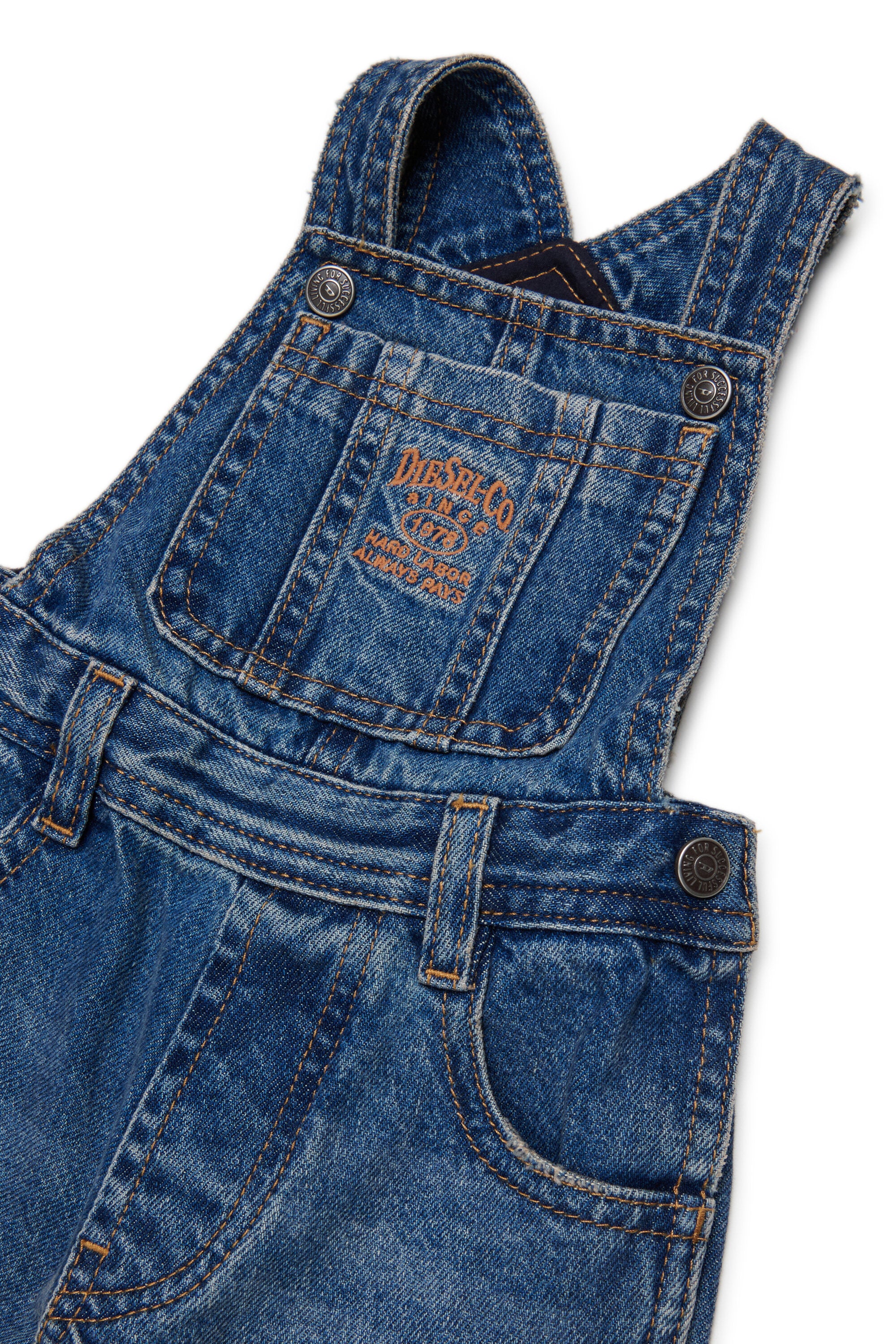 Salopette de denim con logo