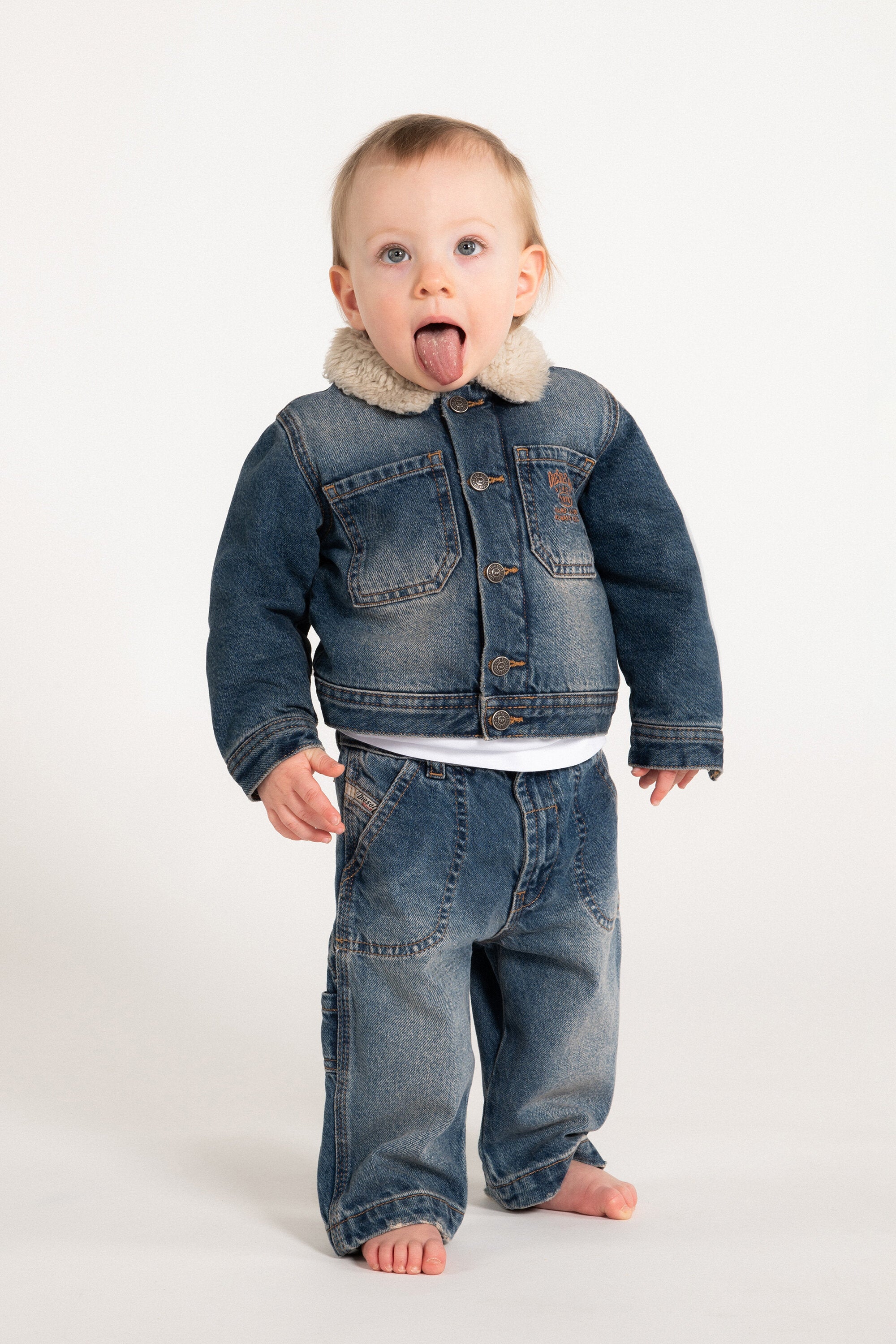 Denimjacke mit aufgedrucktem Logo