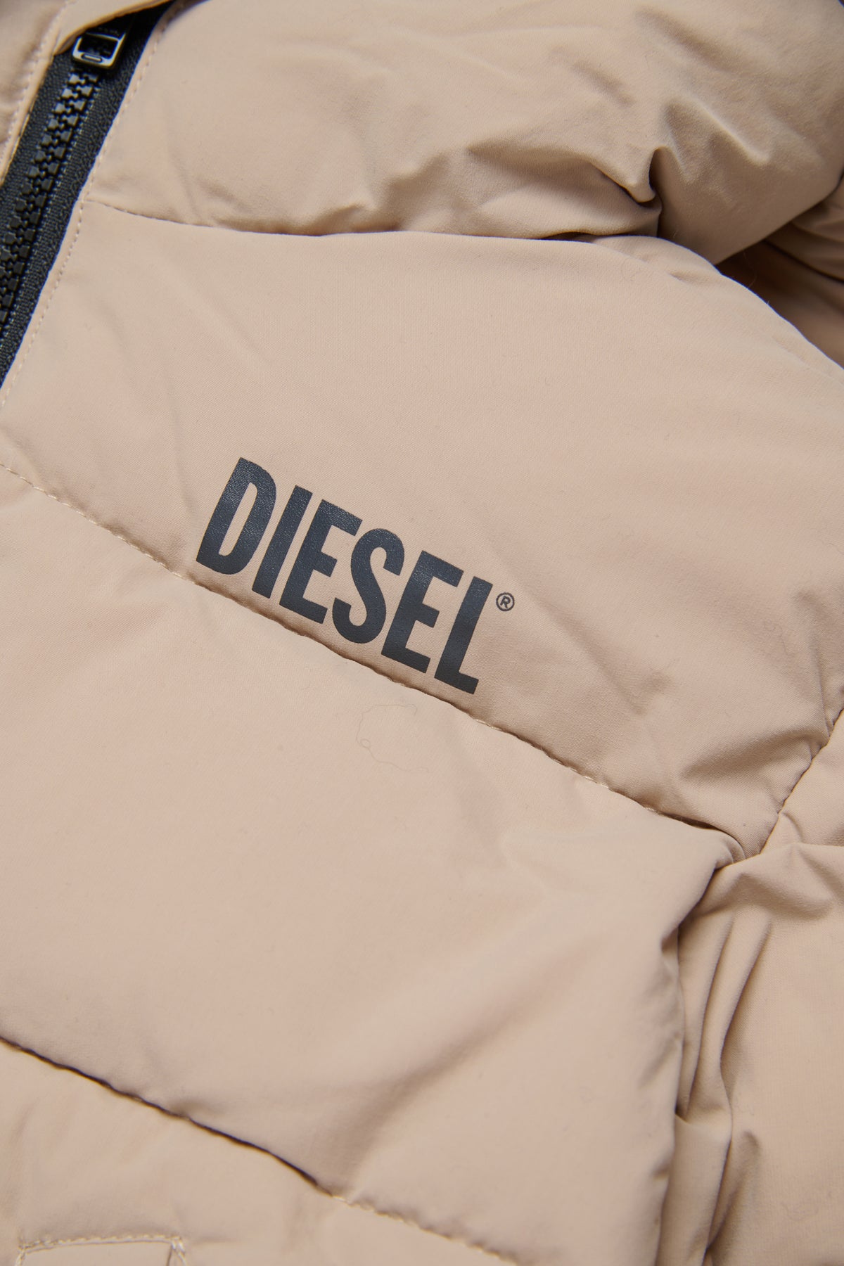 Padded jacket with printed logo