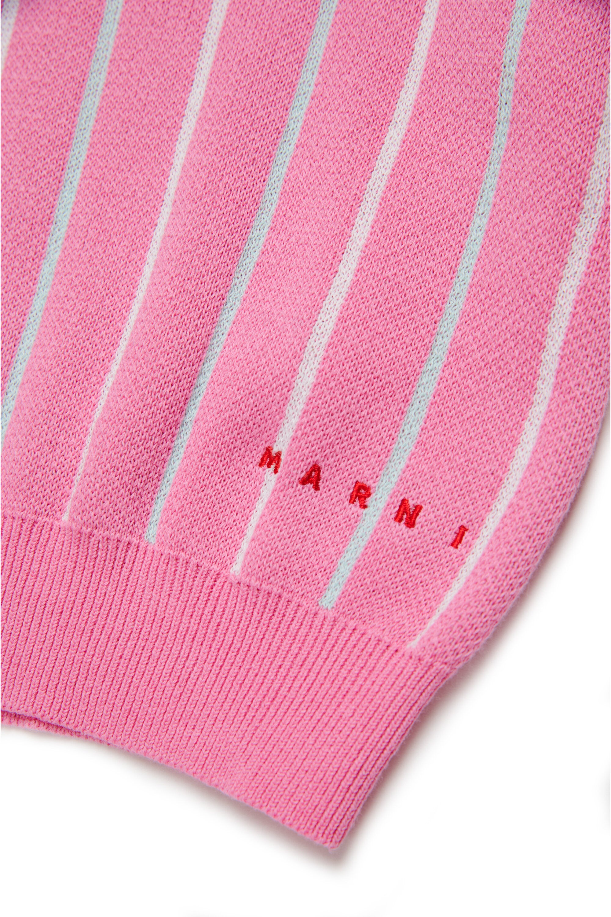 Strickoberteile mit vertikalen Streifen