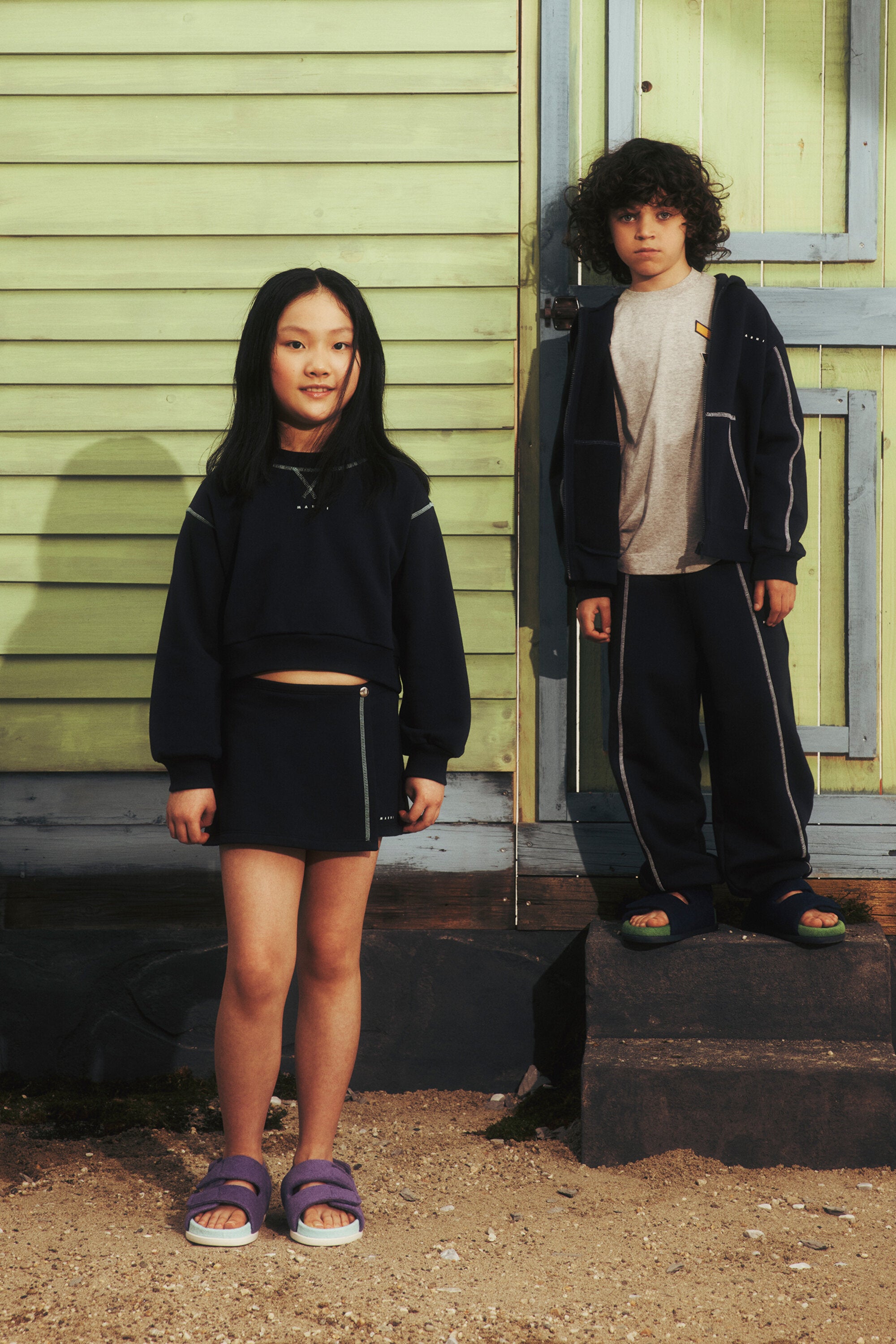 Crew-neck sweatshirt with contrasting seams