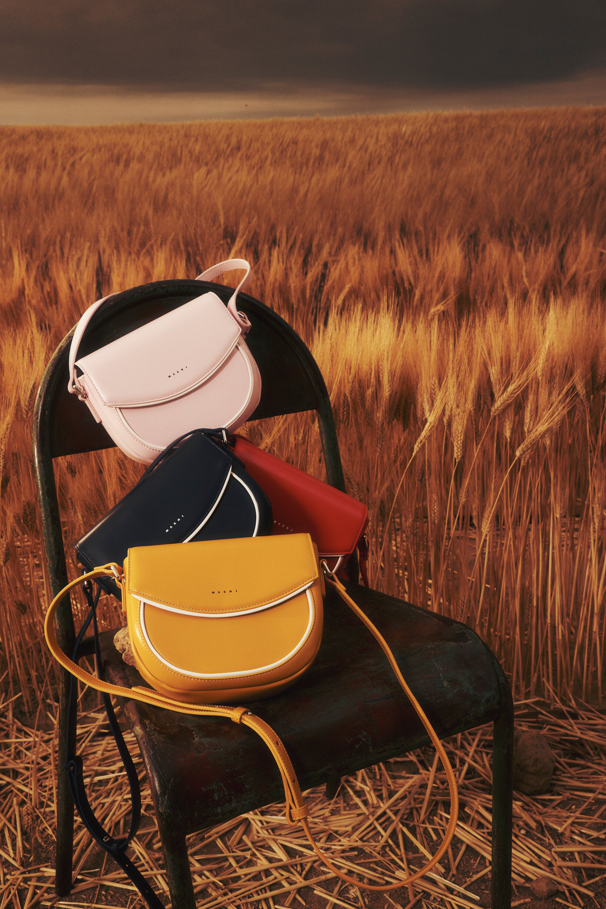 Smile Bag aus beschichtetem Stoff mit Schulterriemen