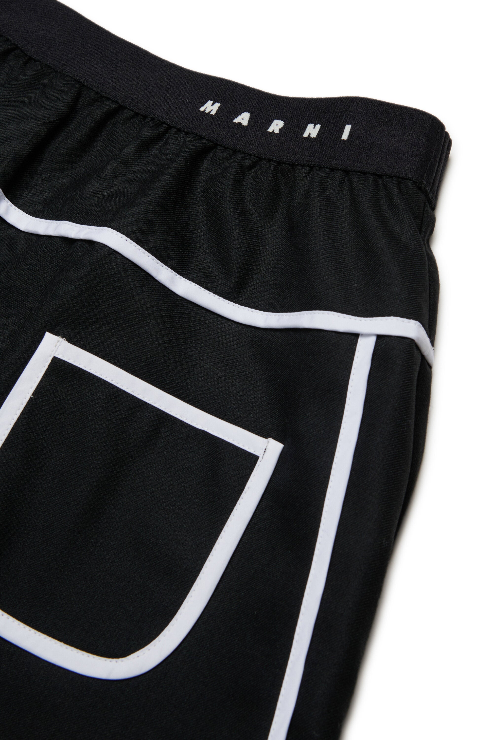 Falda corta de franela con ribetes en contraste