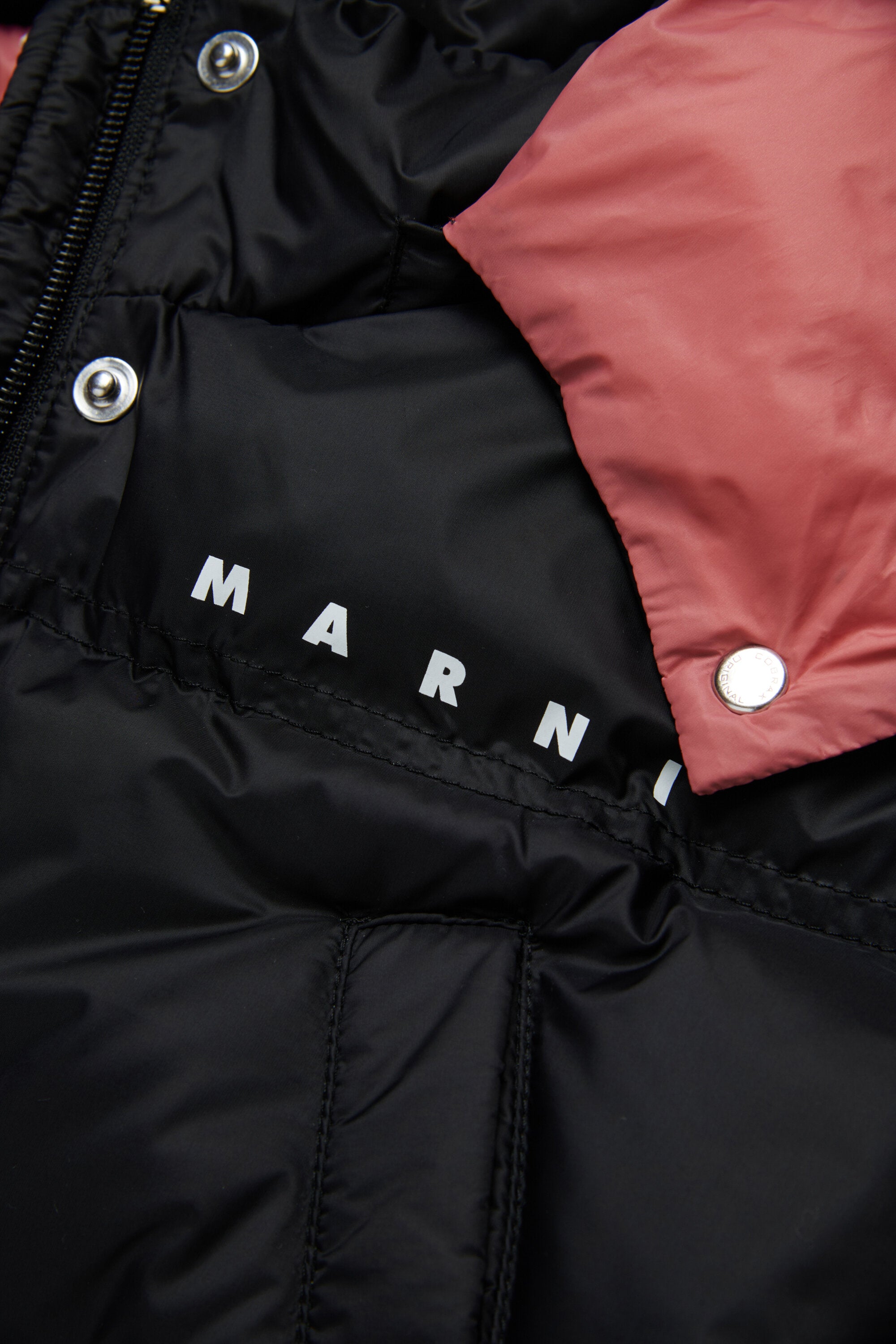 Giacca imbottita cropped con cappuccio