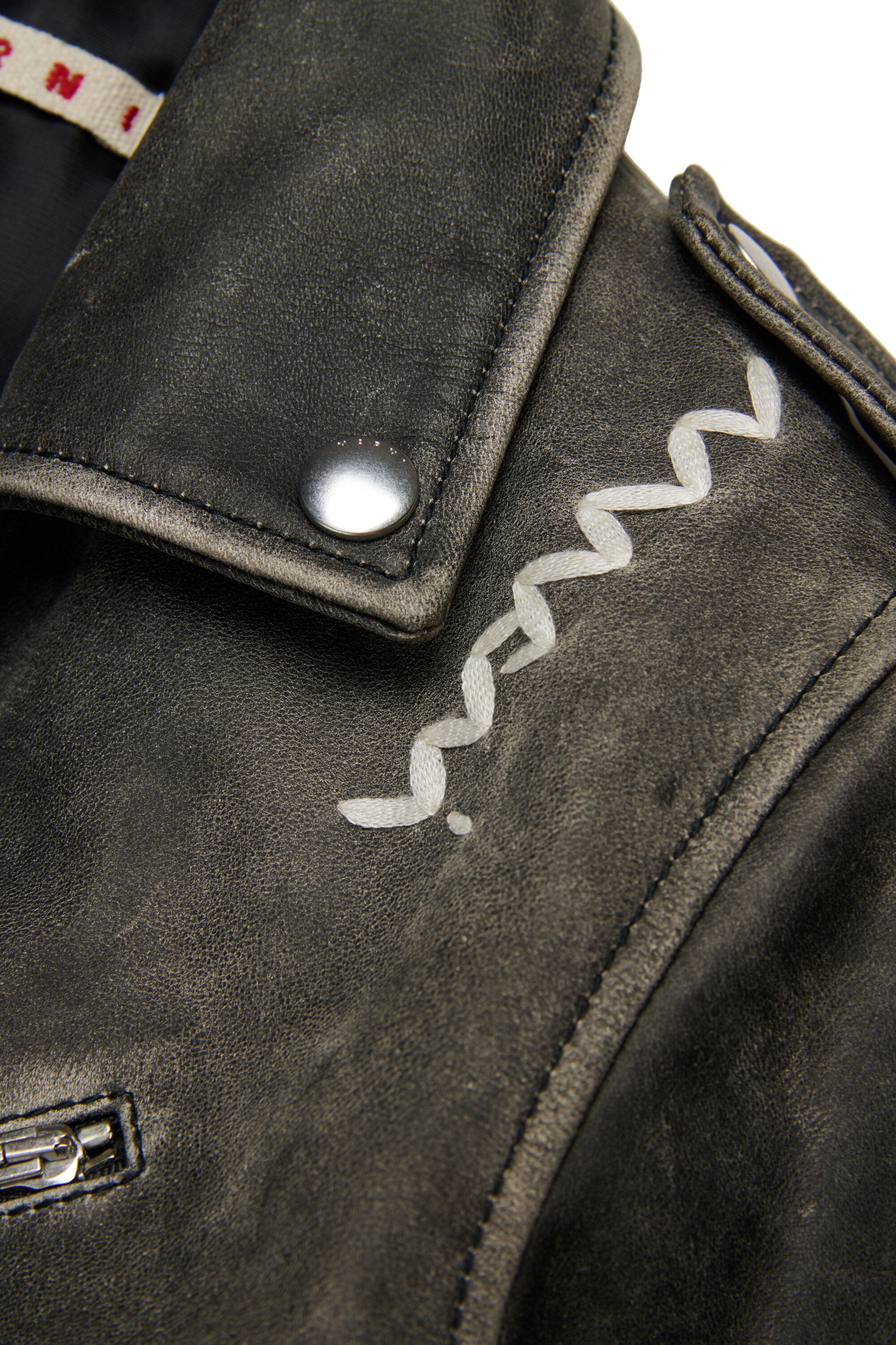 Veste en cuir véritable avec un effet usé