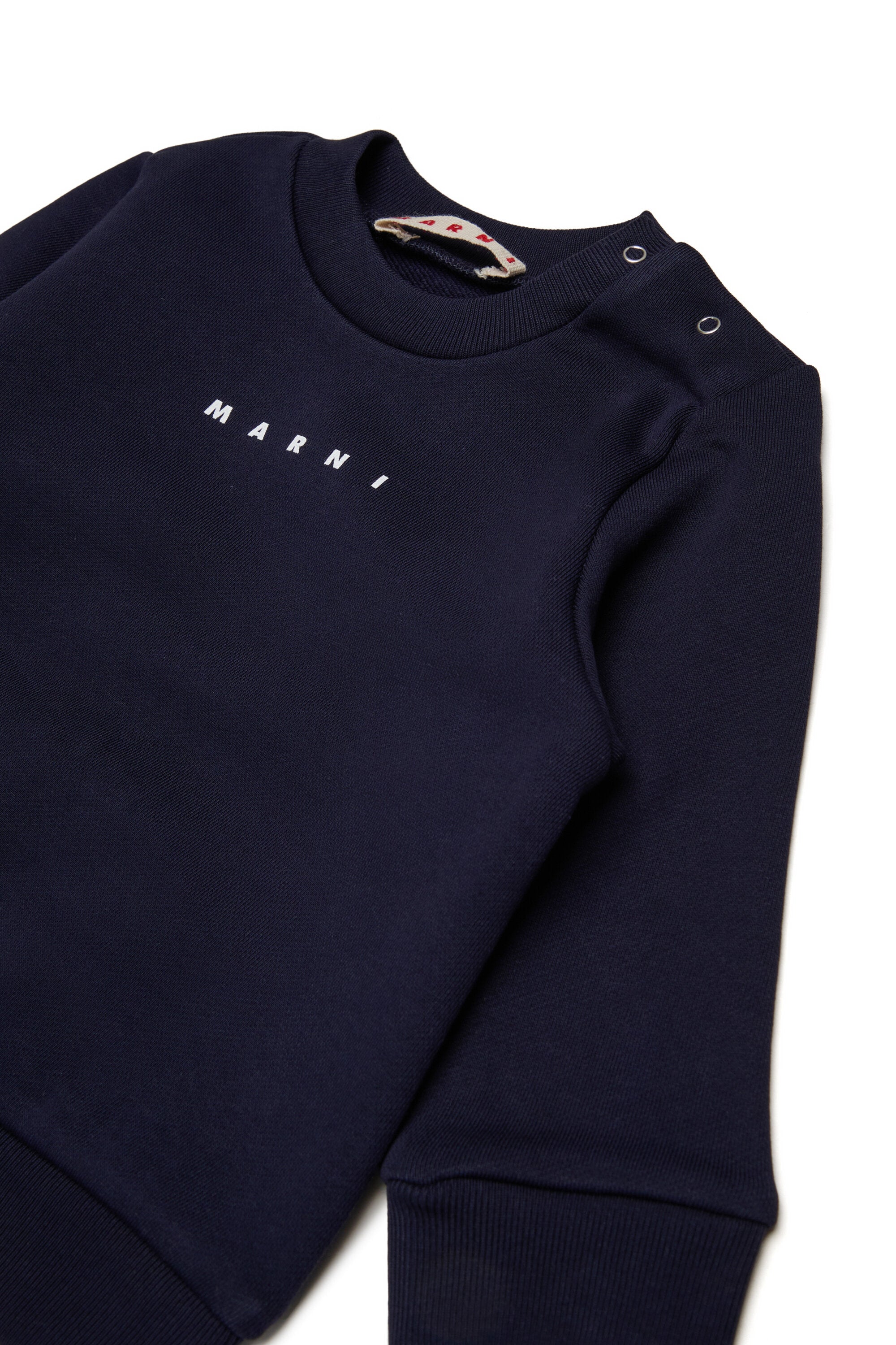 Conjunto de chándal con logo institucional