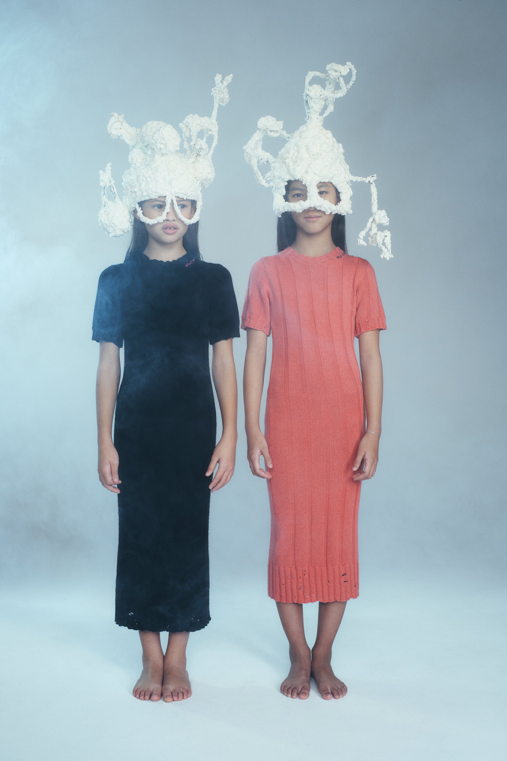 Langes Kleid aus einer Wollmischung mit Brüchen