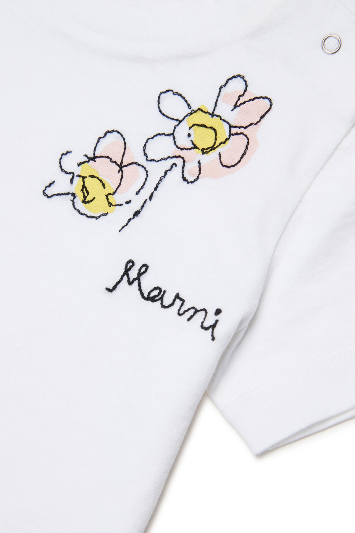 Camiseta con logotipo y bordado floral