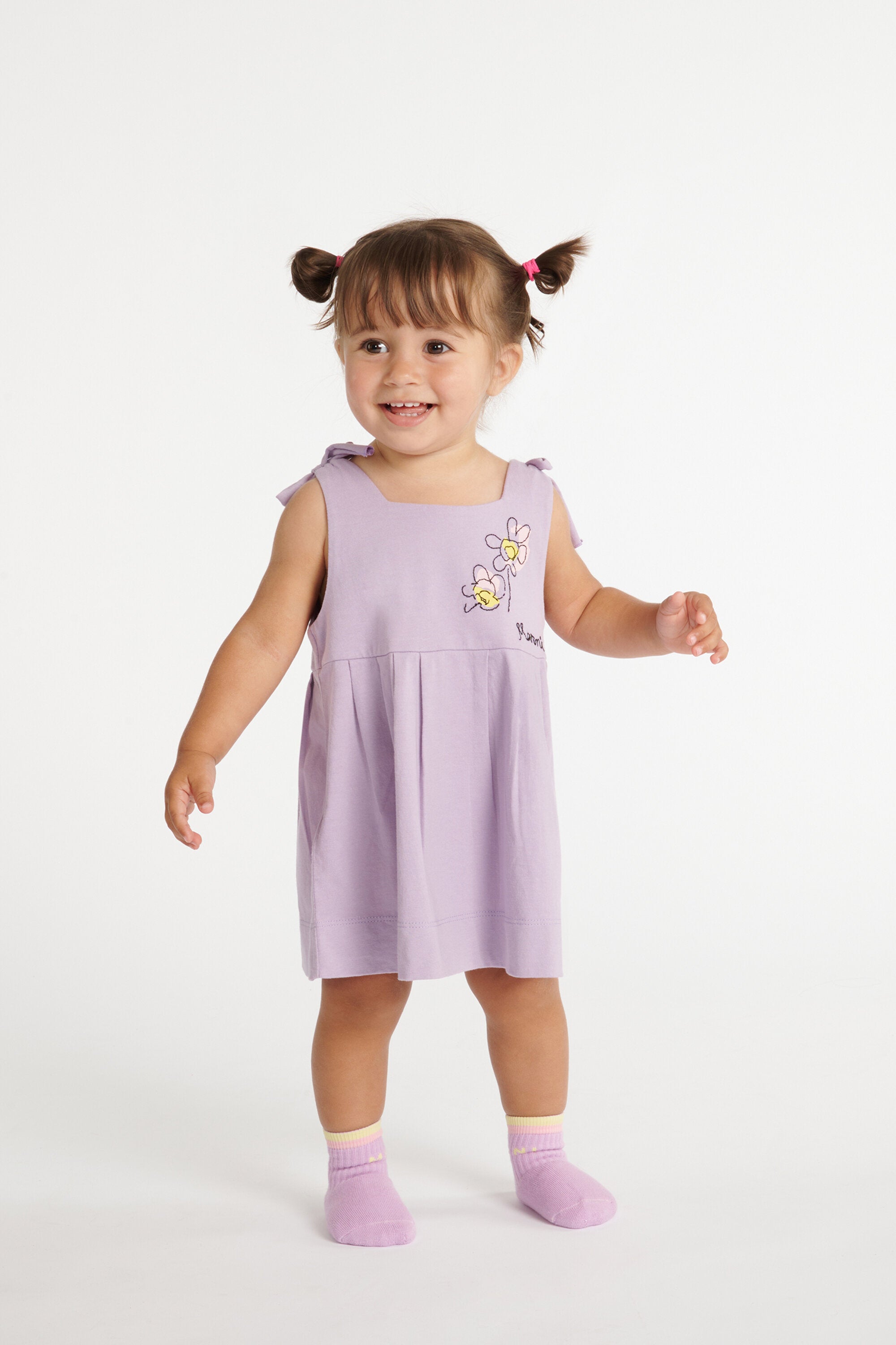 Robe avec fleurs brodées et rubans