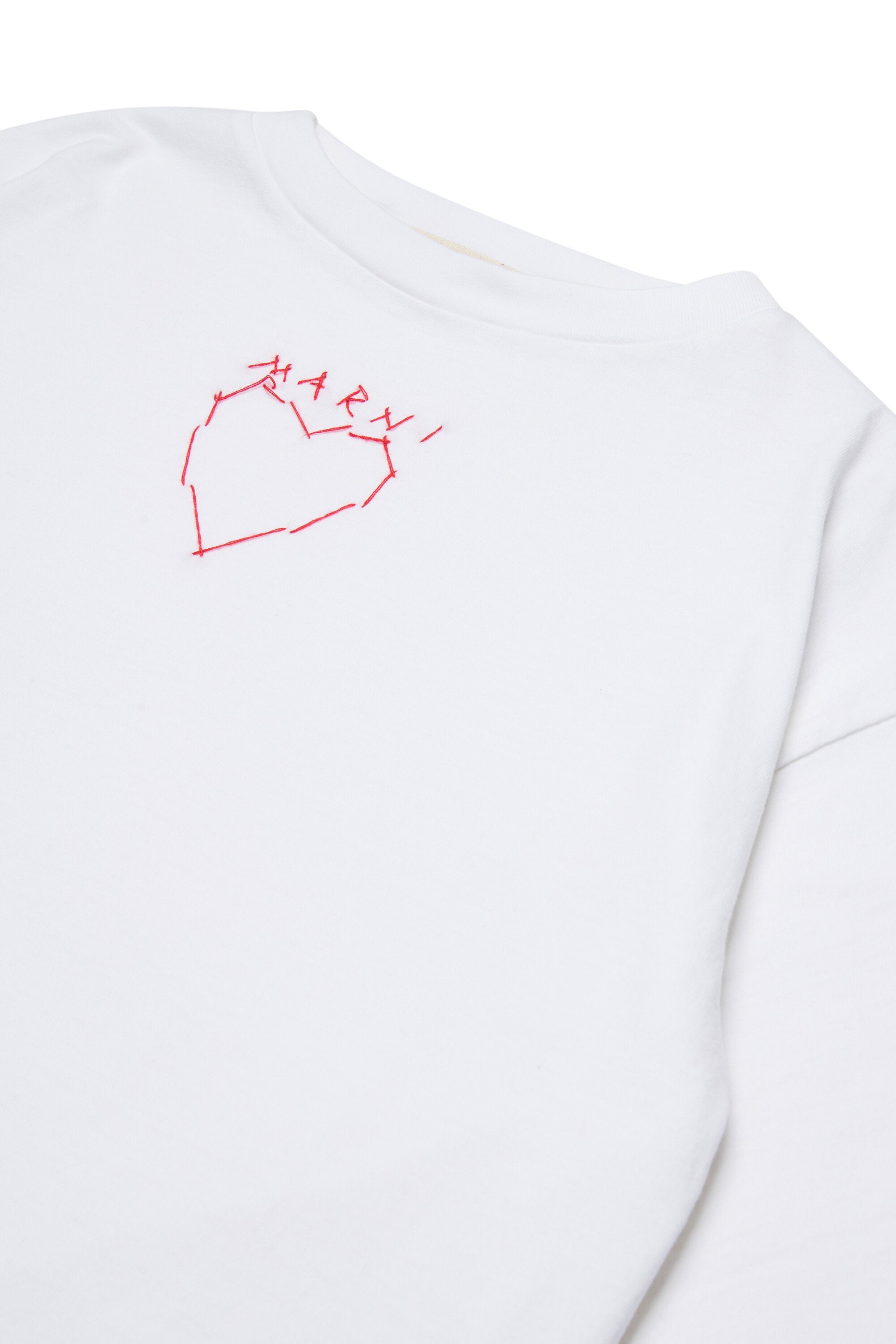 T-shirt con ricamo a cuore davanti
