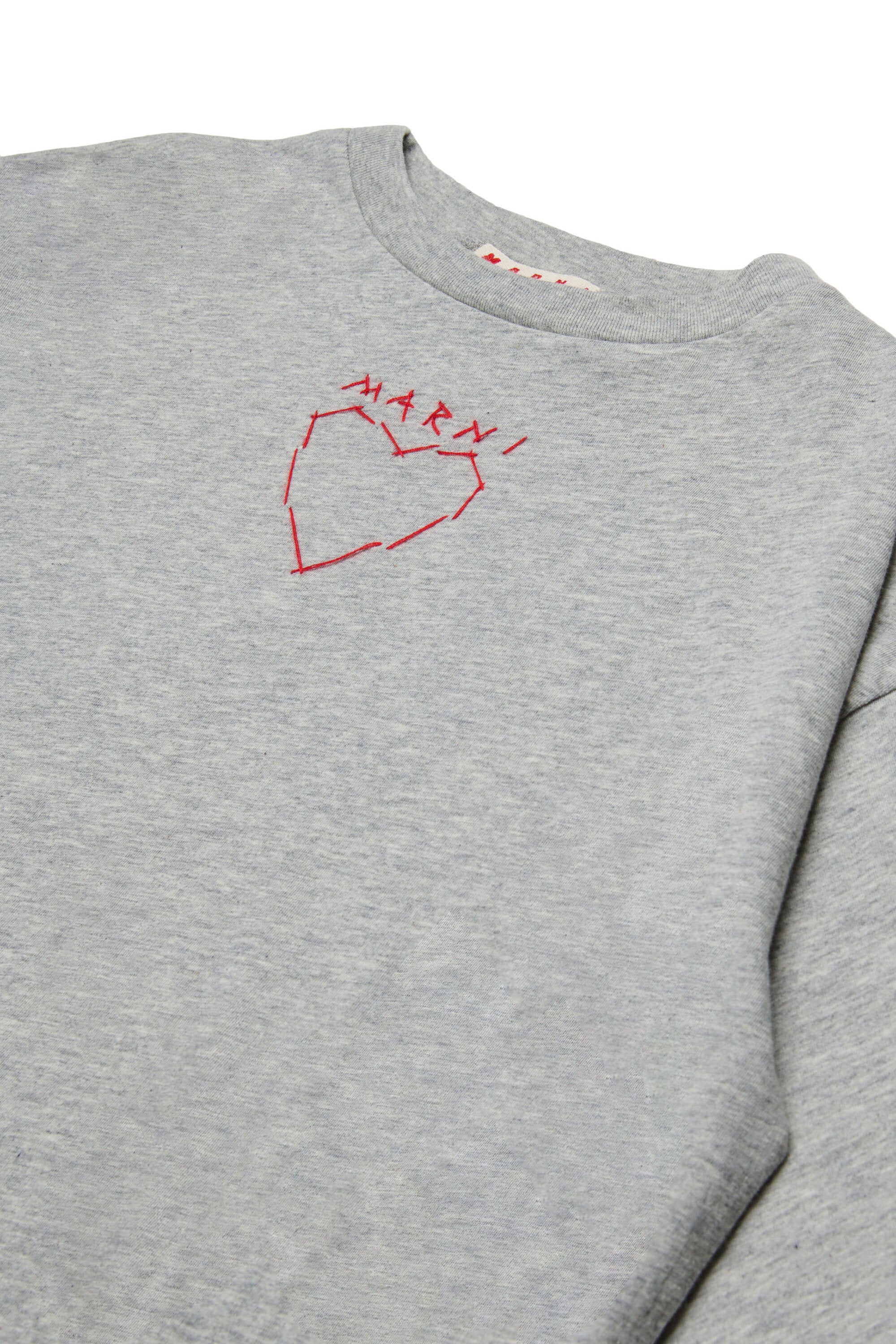 T-Shirt mit Herzstickerei vorne