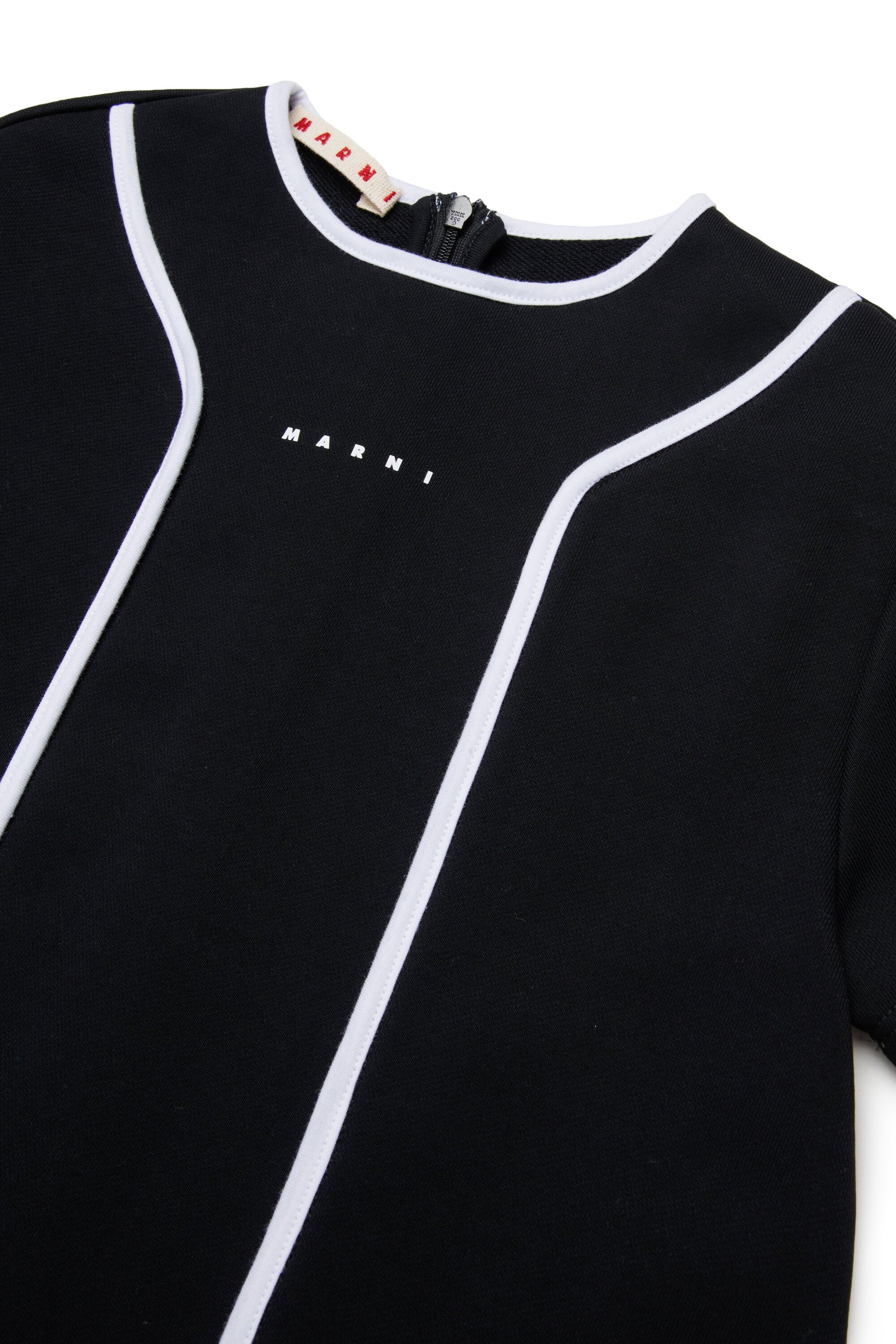 Kleid mit kurzen Ärmeln und gerader Linie