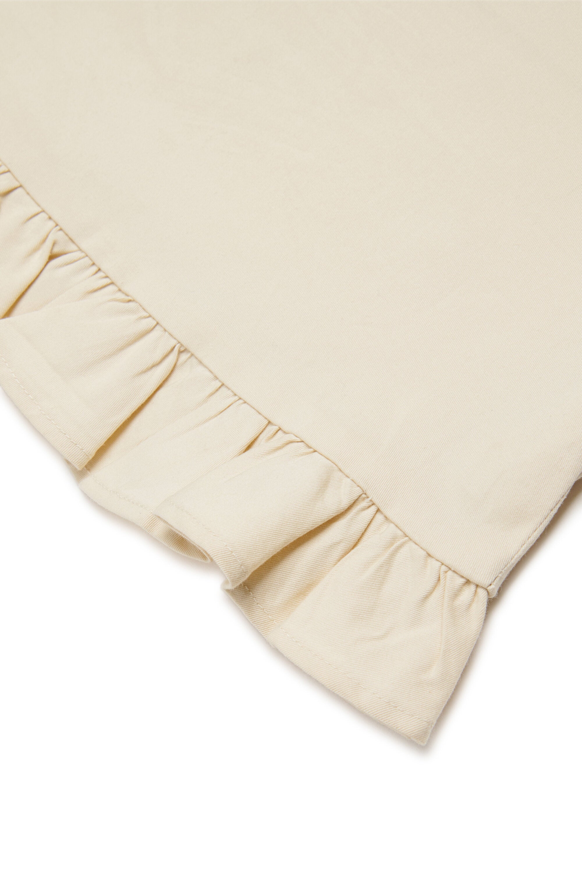 Top smanicato con volant e logo