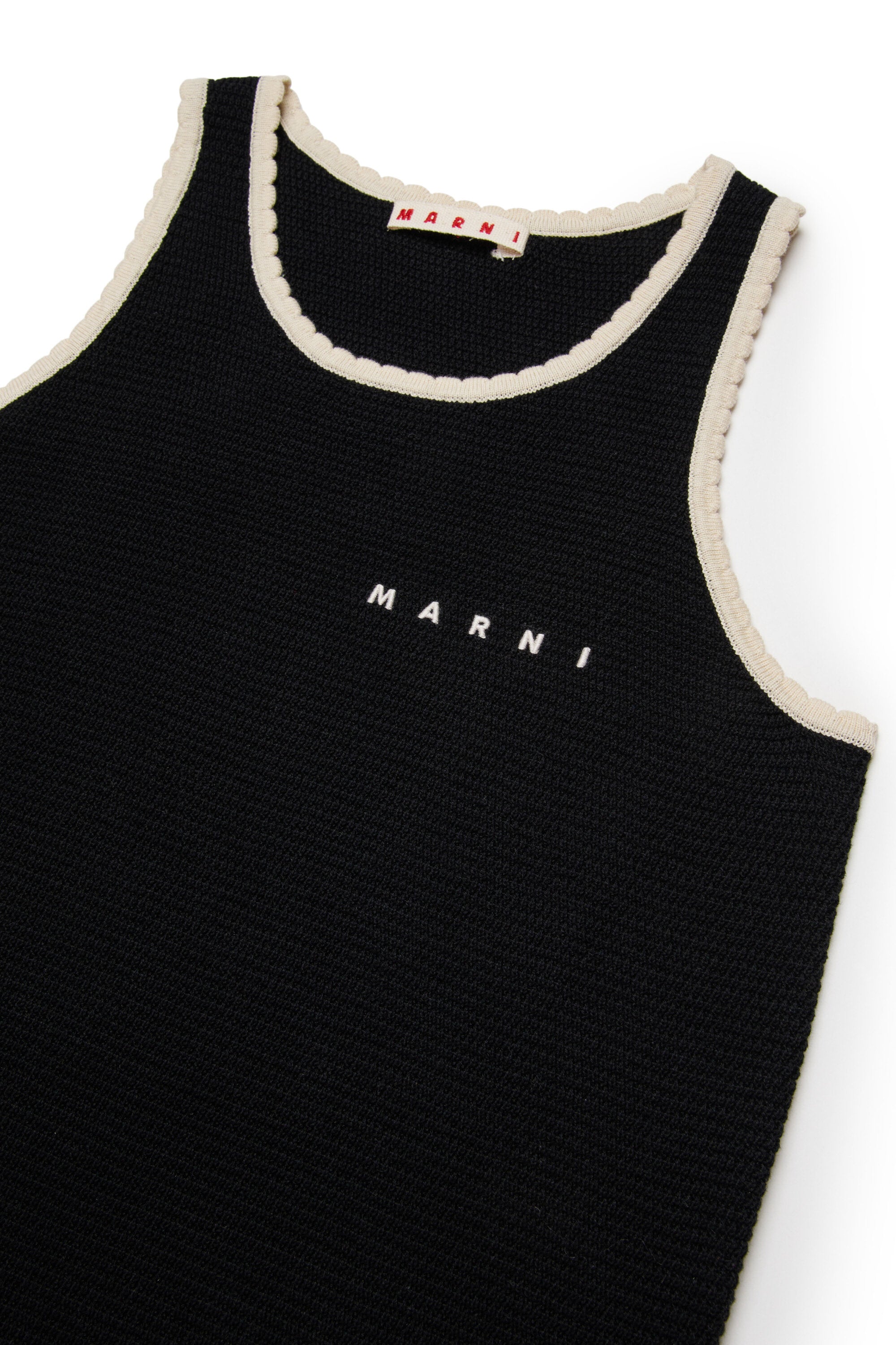 Sleeveless dress with geometric pattern