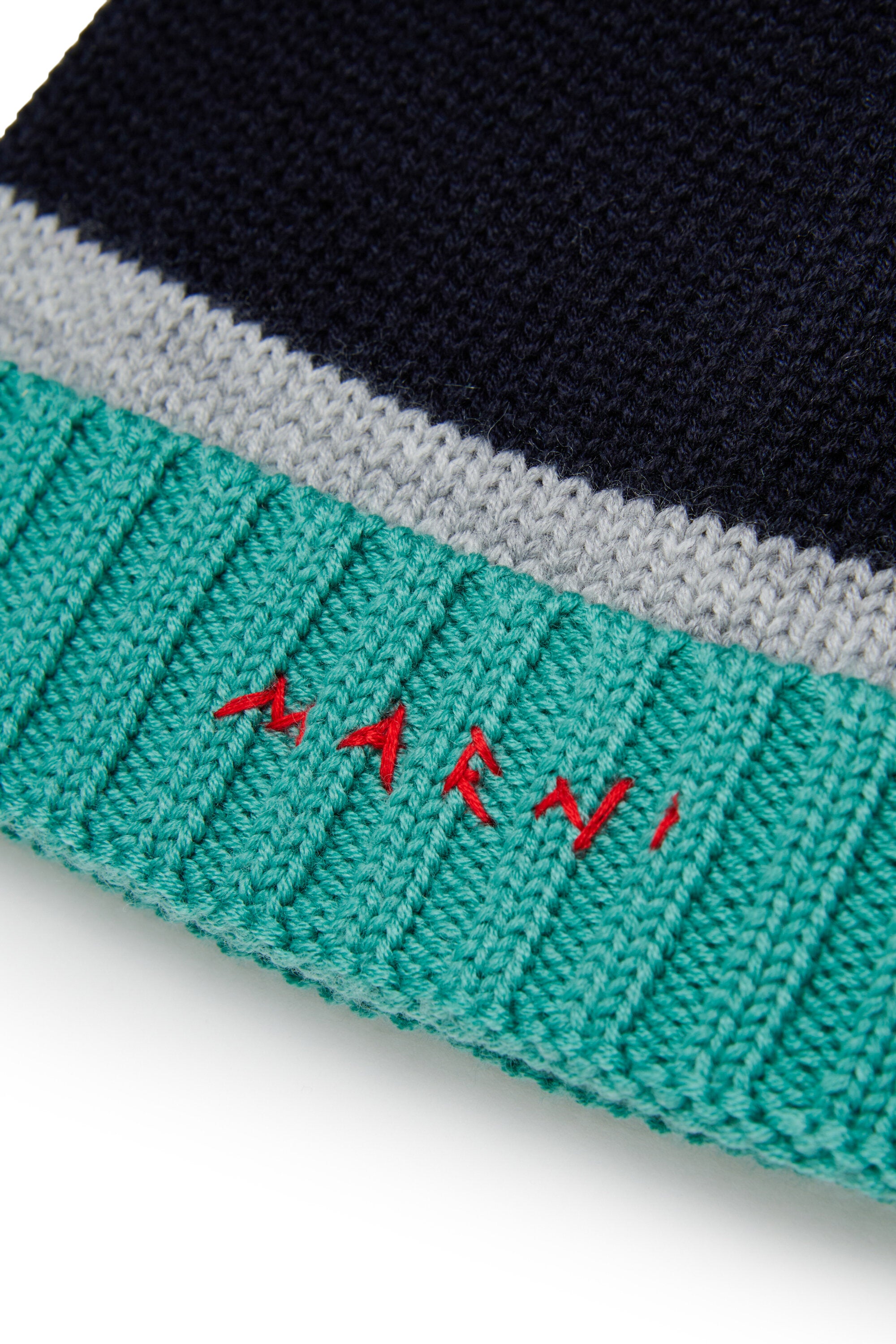 Bonnet à revers avec logo sur le devant