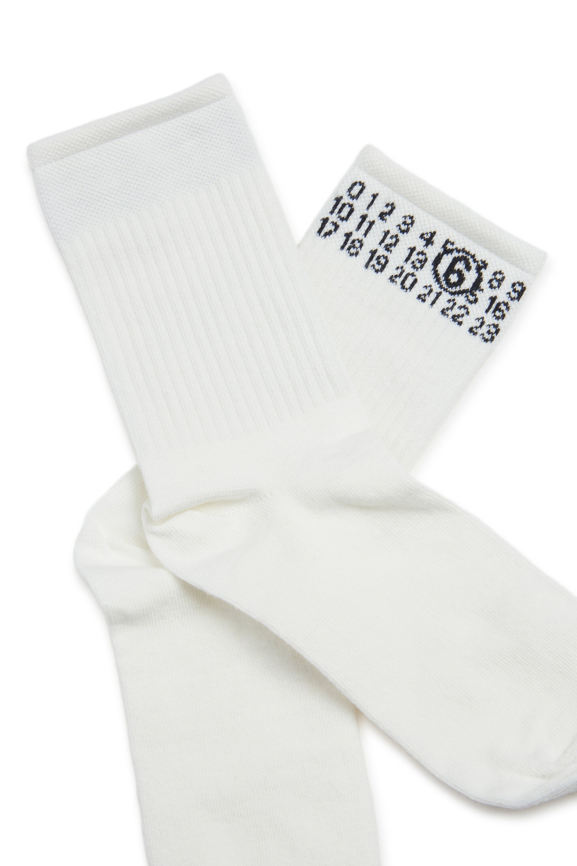Gerippte Socken mit numerischem Logo