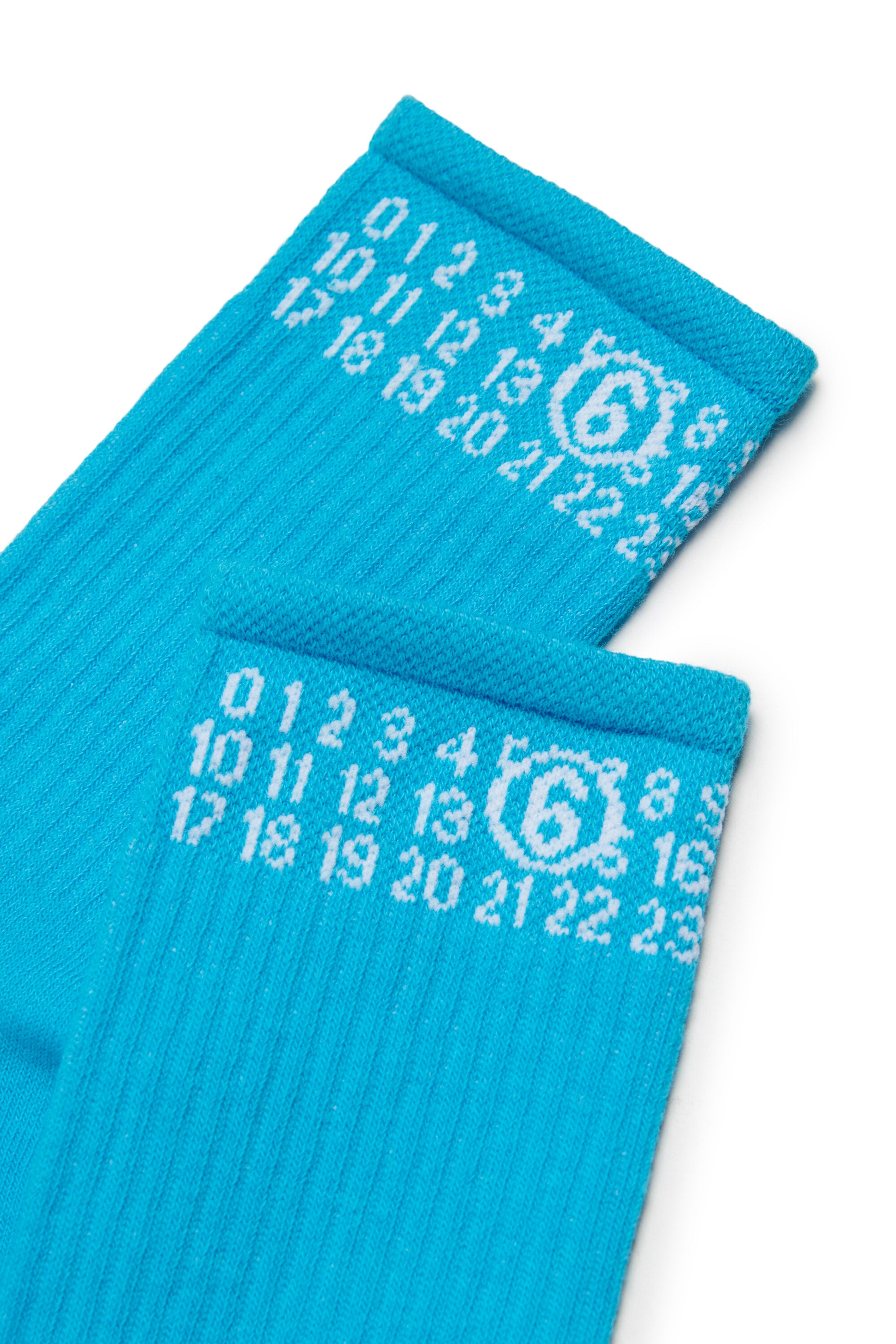 Gerippte Socken mit numerischem Logo