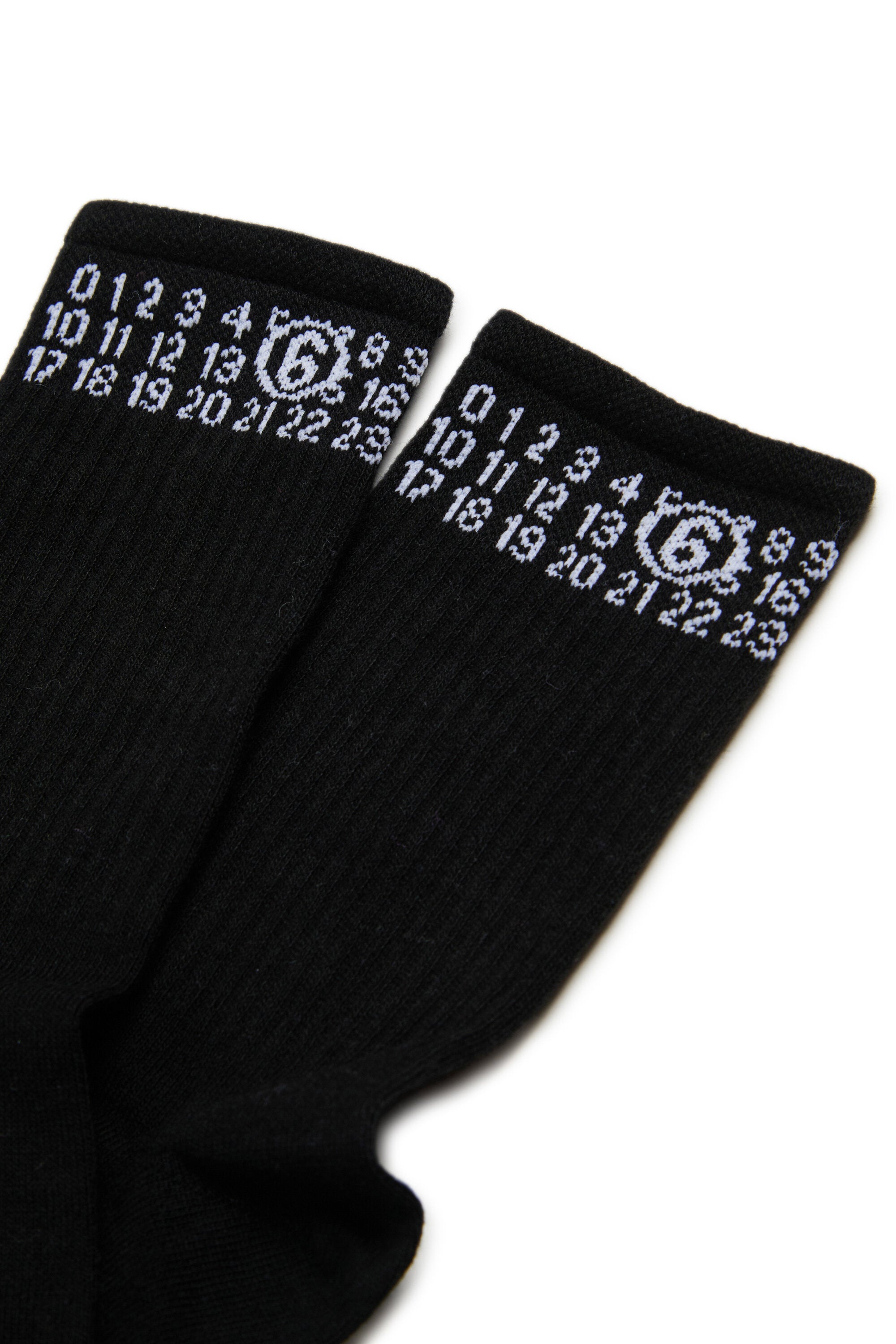 Gerippte Socken mit numerischem Logo