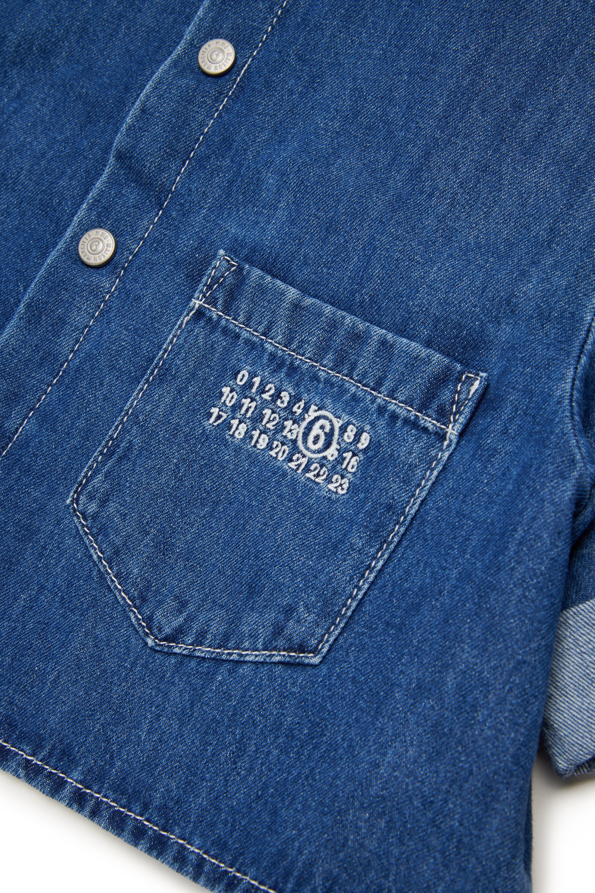 Camicia in denim con maniche risvoltate