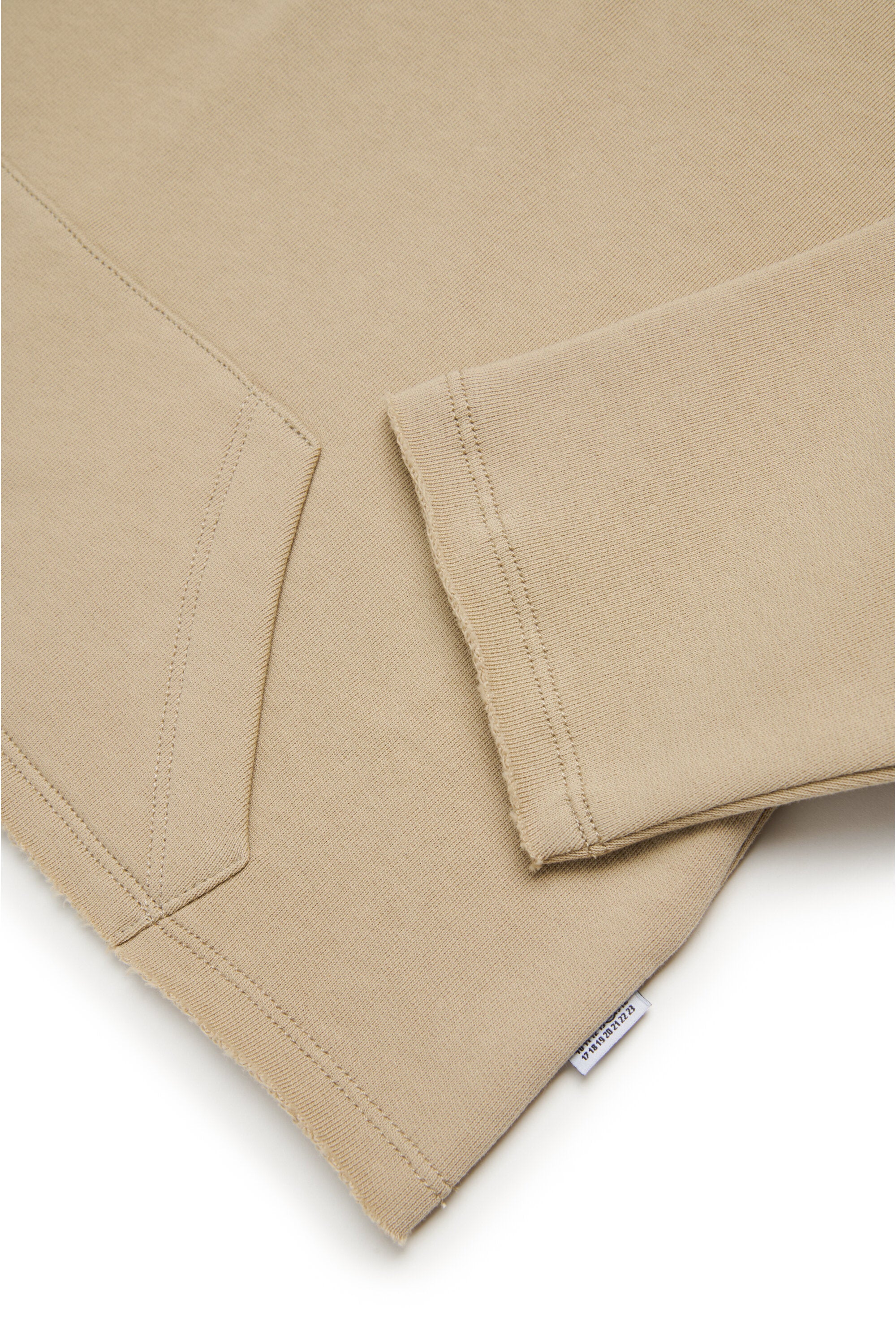 Felpa con cappuccio con orli a taglio vivo