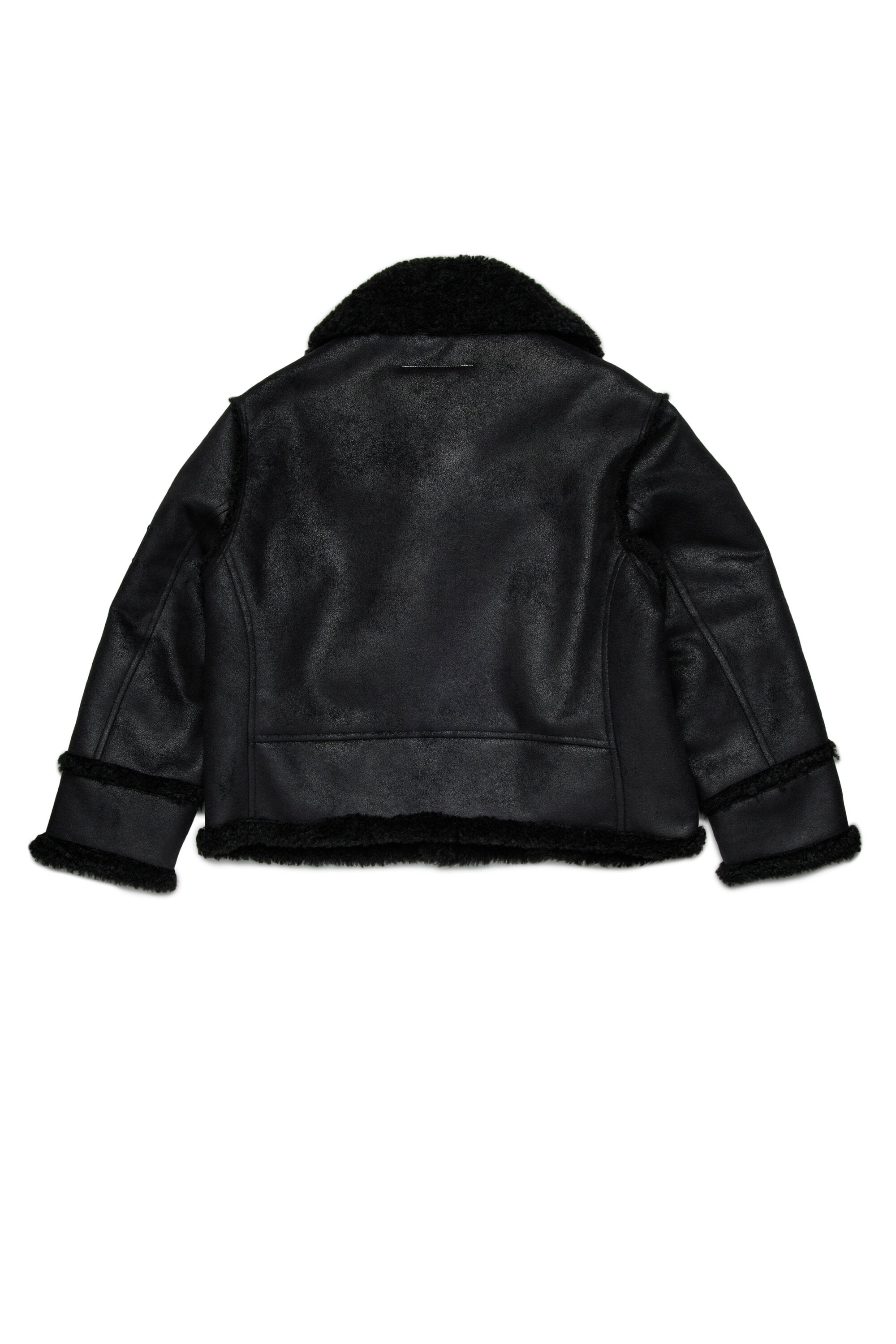 Jacke im Scherenschnitt mit Teddydetails