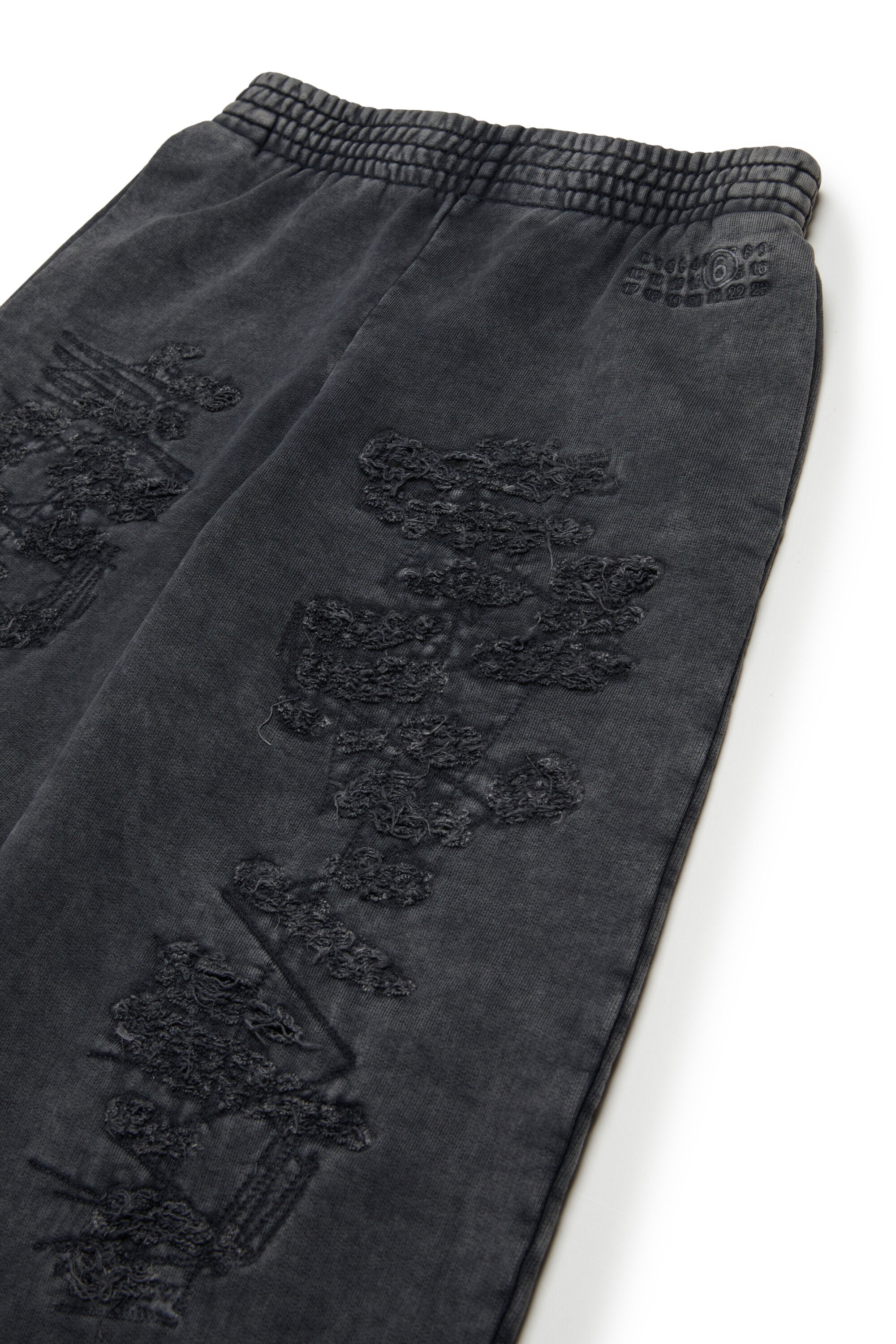 Pantaloni in felpa con rotture rammendate