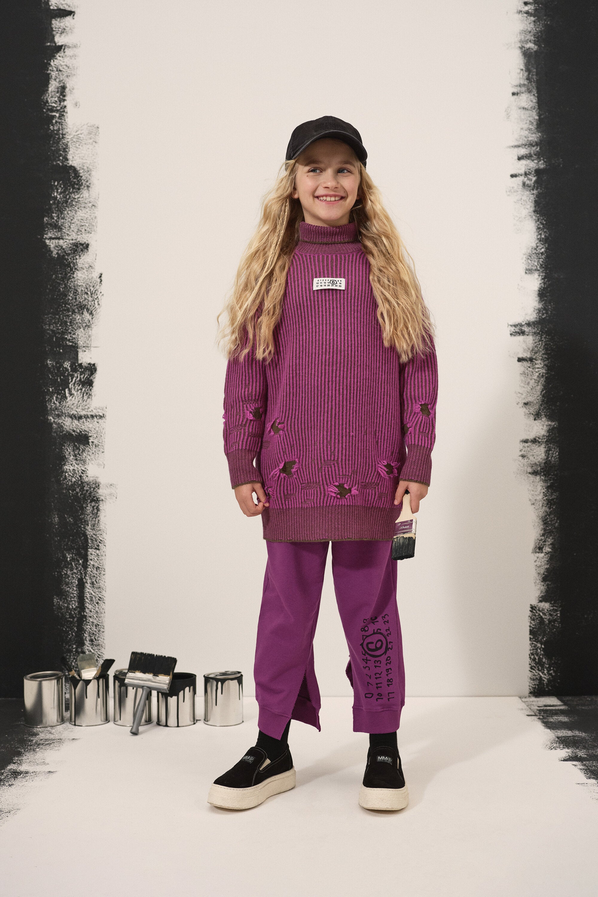 Geripptes Wollminikleid mit Rissen