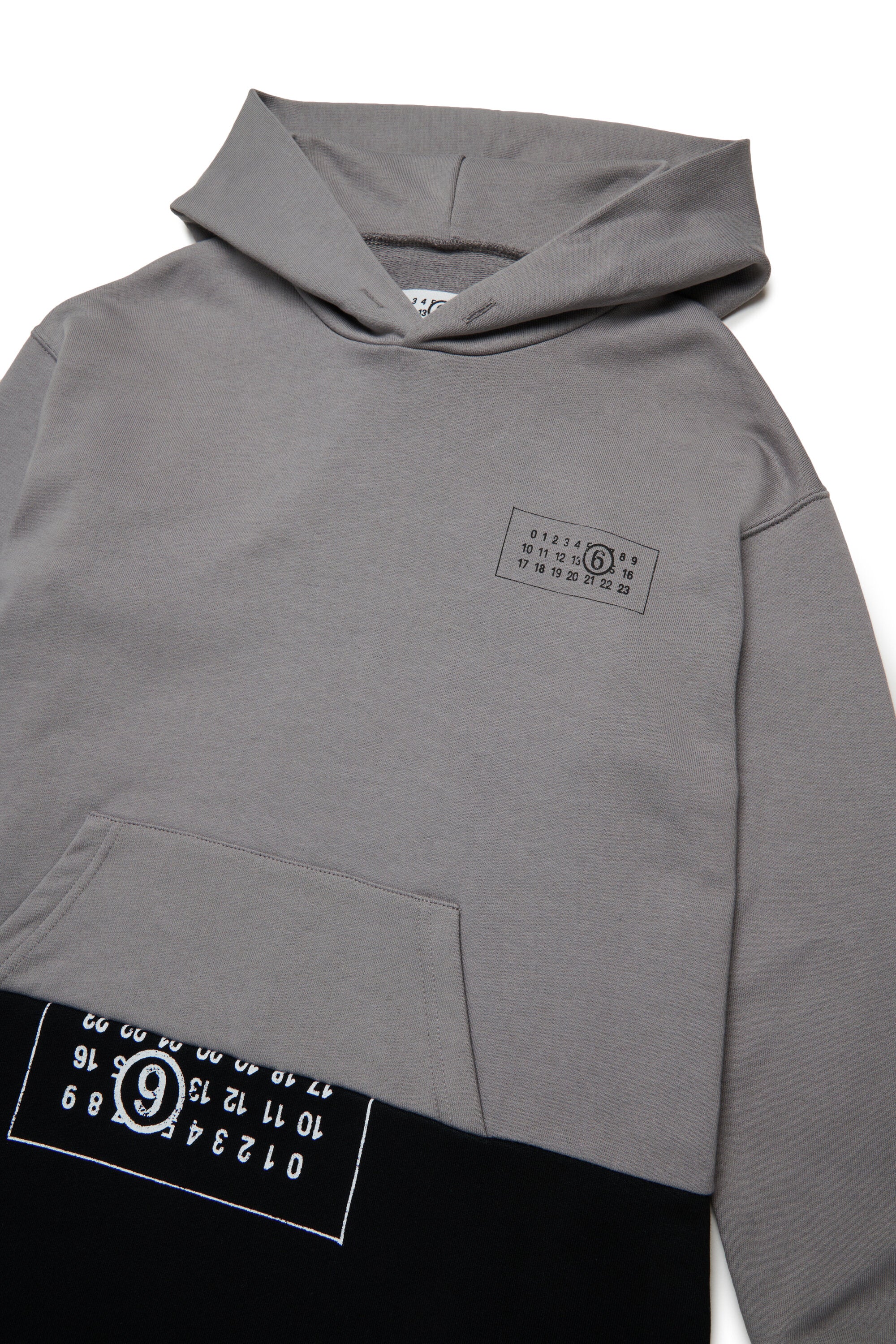 Zweifarbiges, neu geschnittenes Sweatshirt-Maxikleid