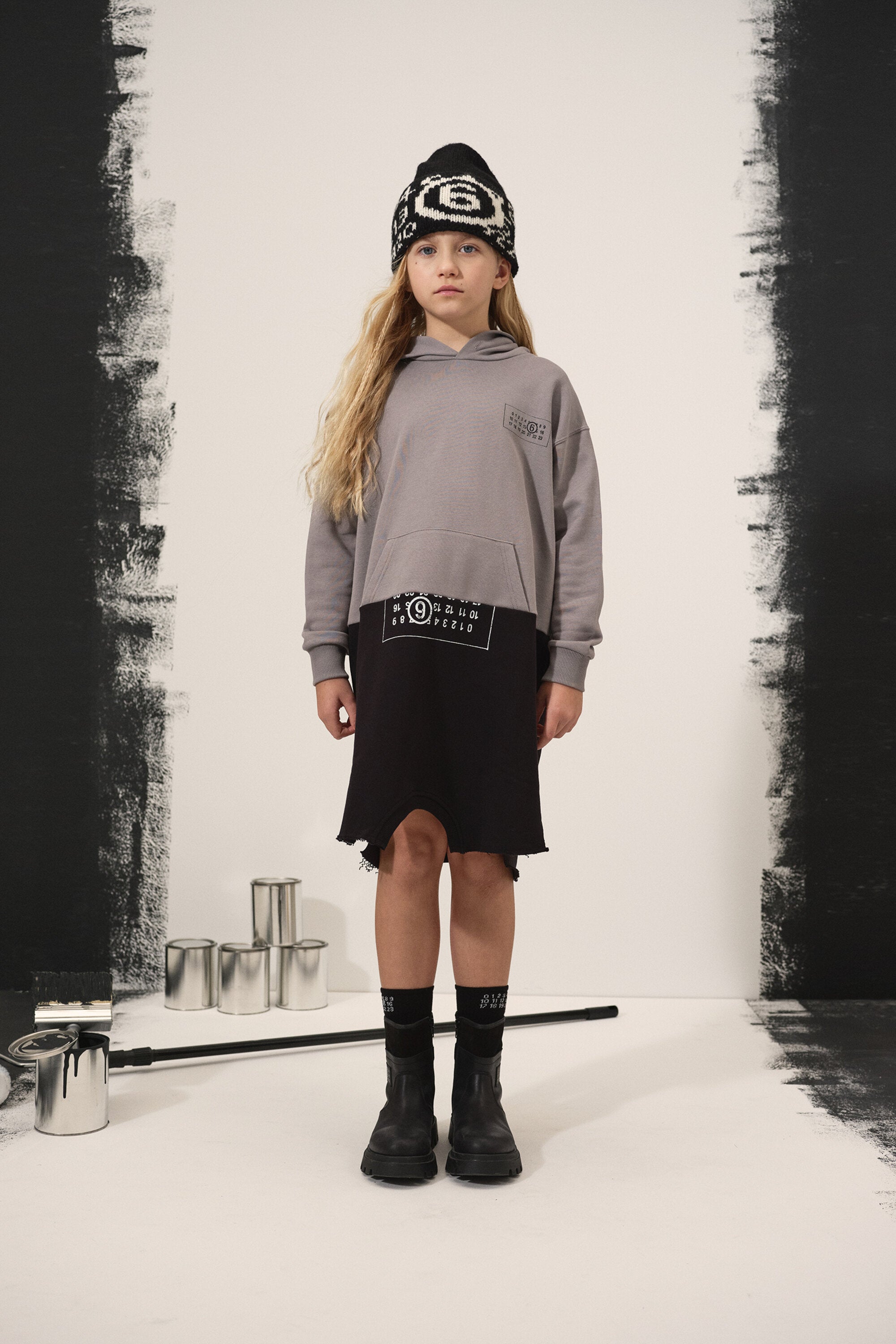 Zweifarbiges, neu geschnittenes Sweatshirt-Maxikleid