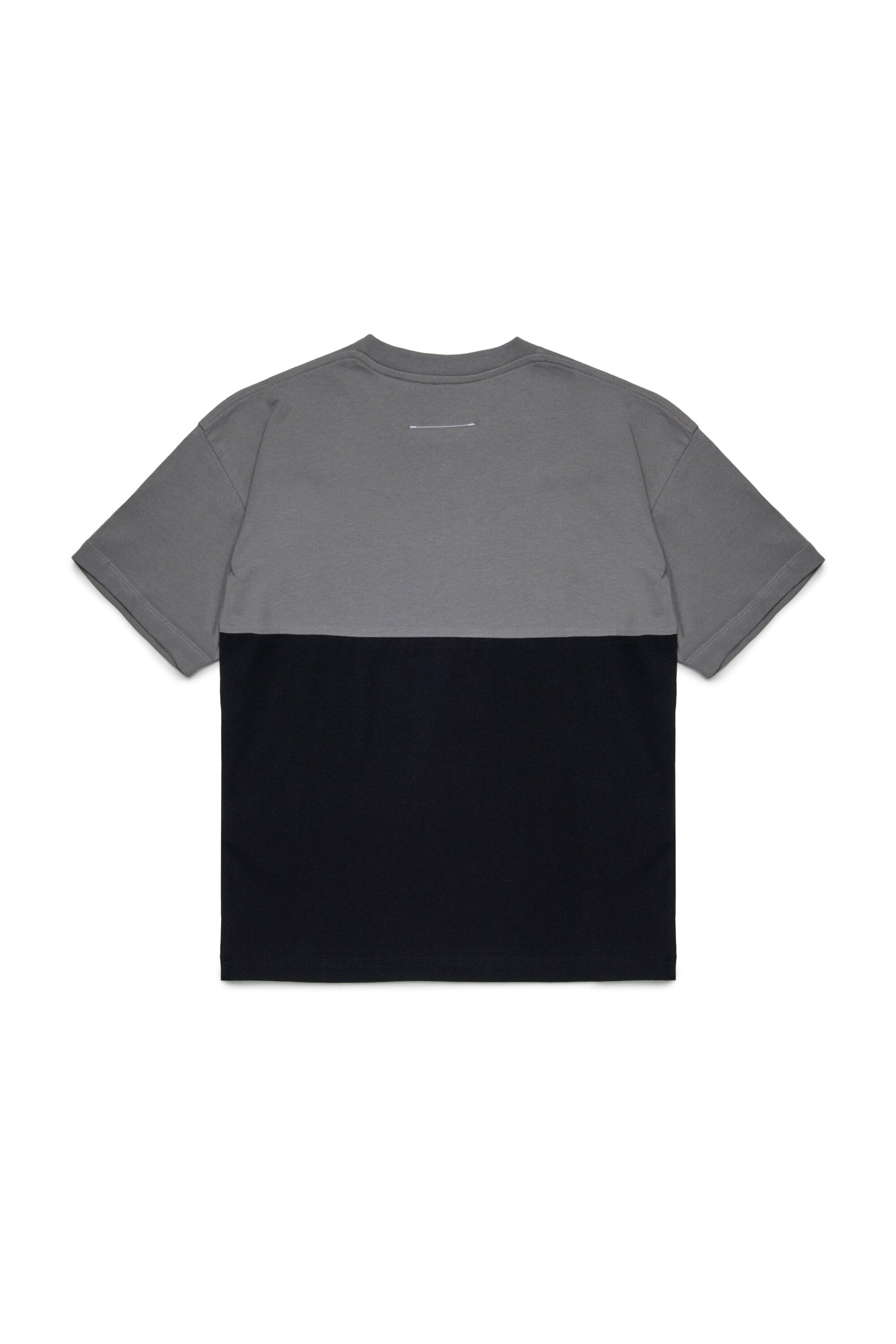 Zweifarbiges, neu geschnittenes Jersey-T-Shirt