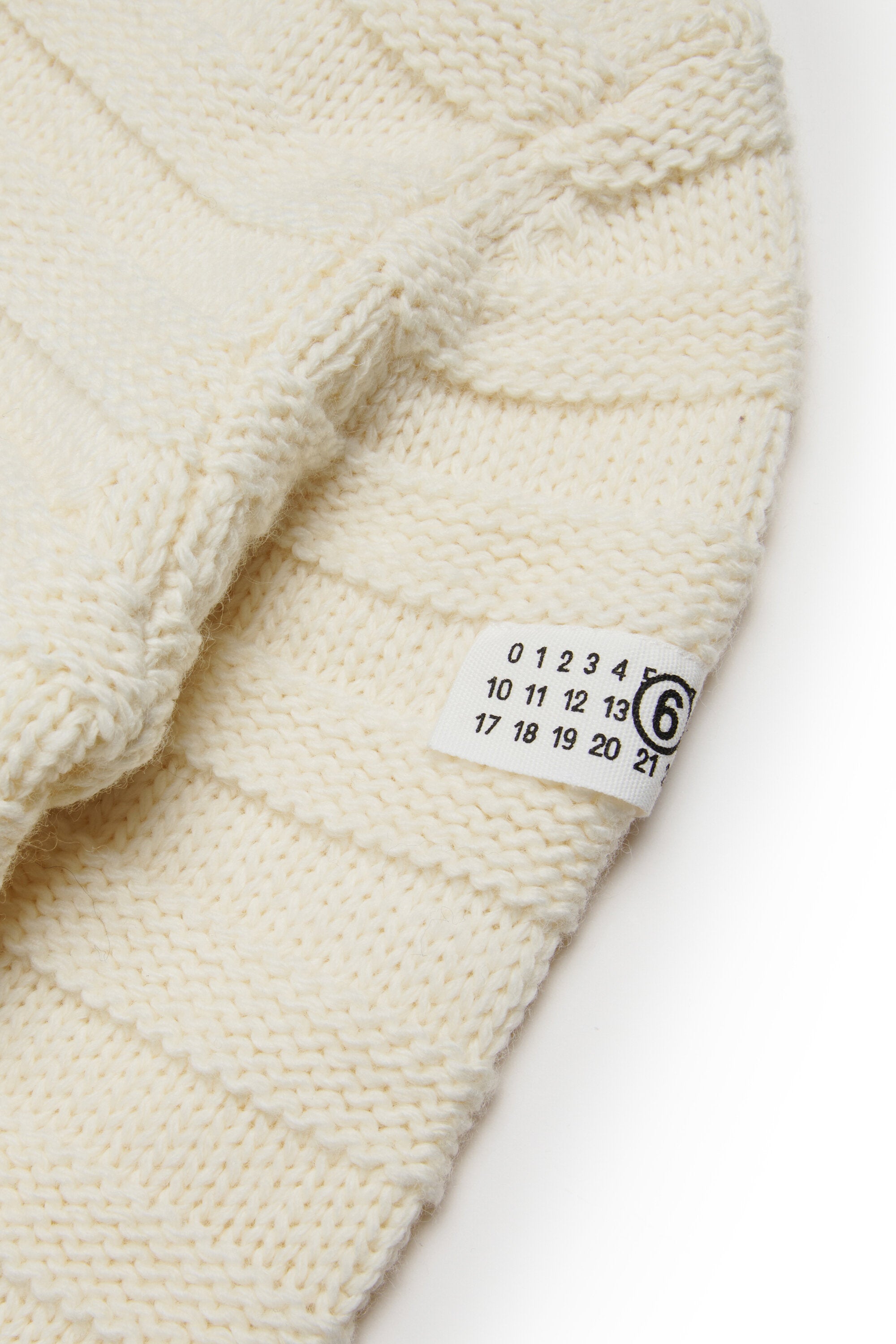 Pullover aus gerippter Wollmischung mit Unterbrechungen