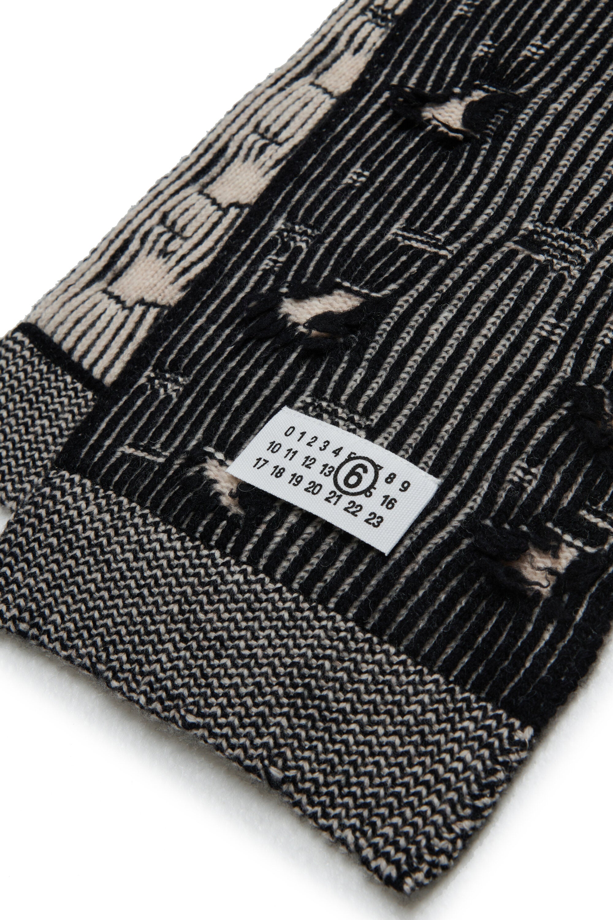 Sciarpa in lana a coste con rotture