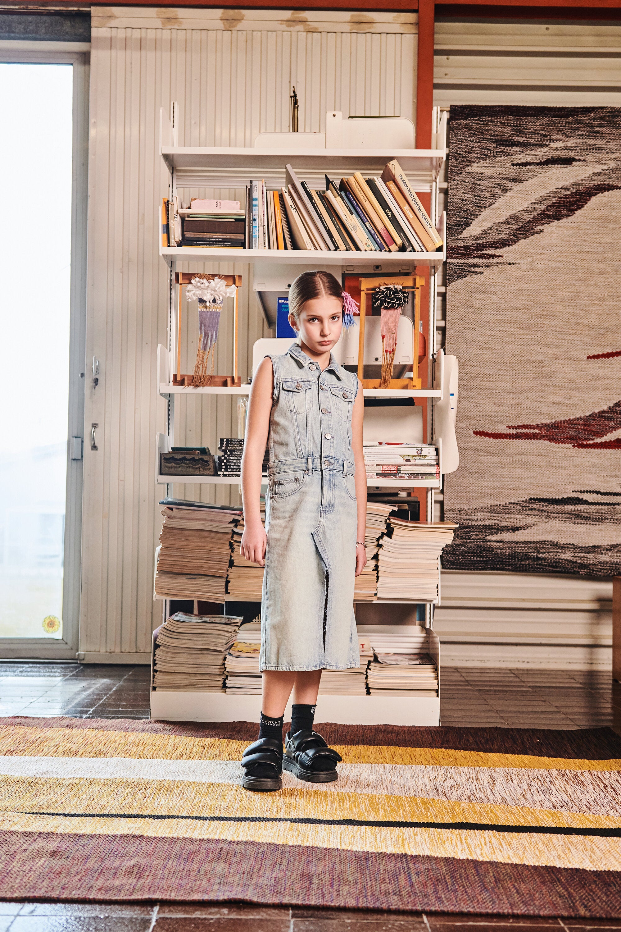 Vestido vaquero sin mangas con efecto desteñido