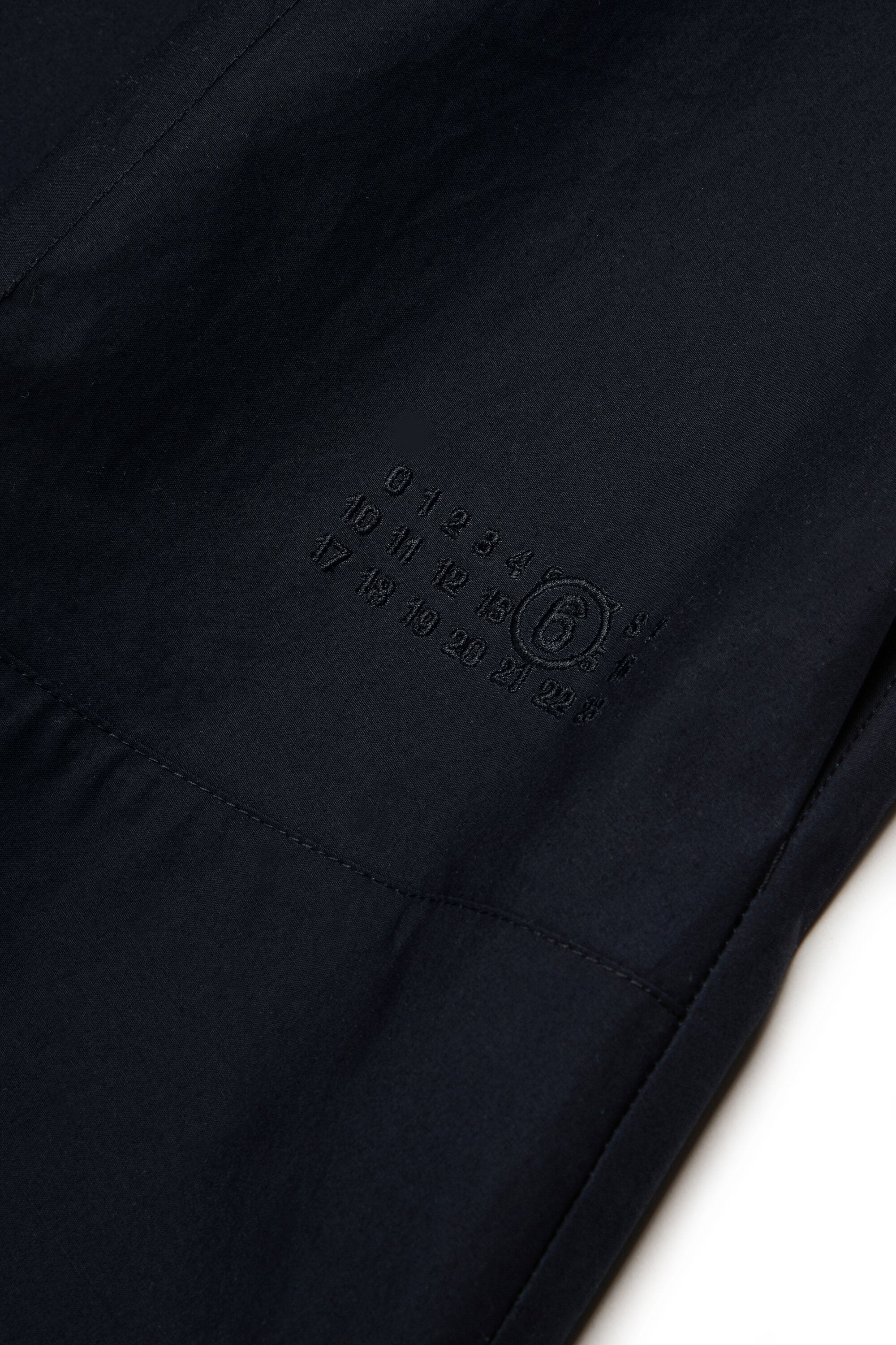 Kurzarmkleid mit Logo