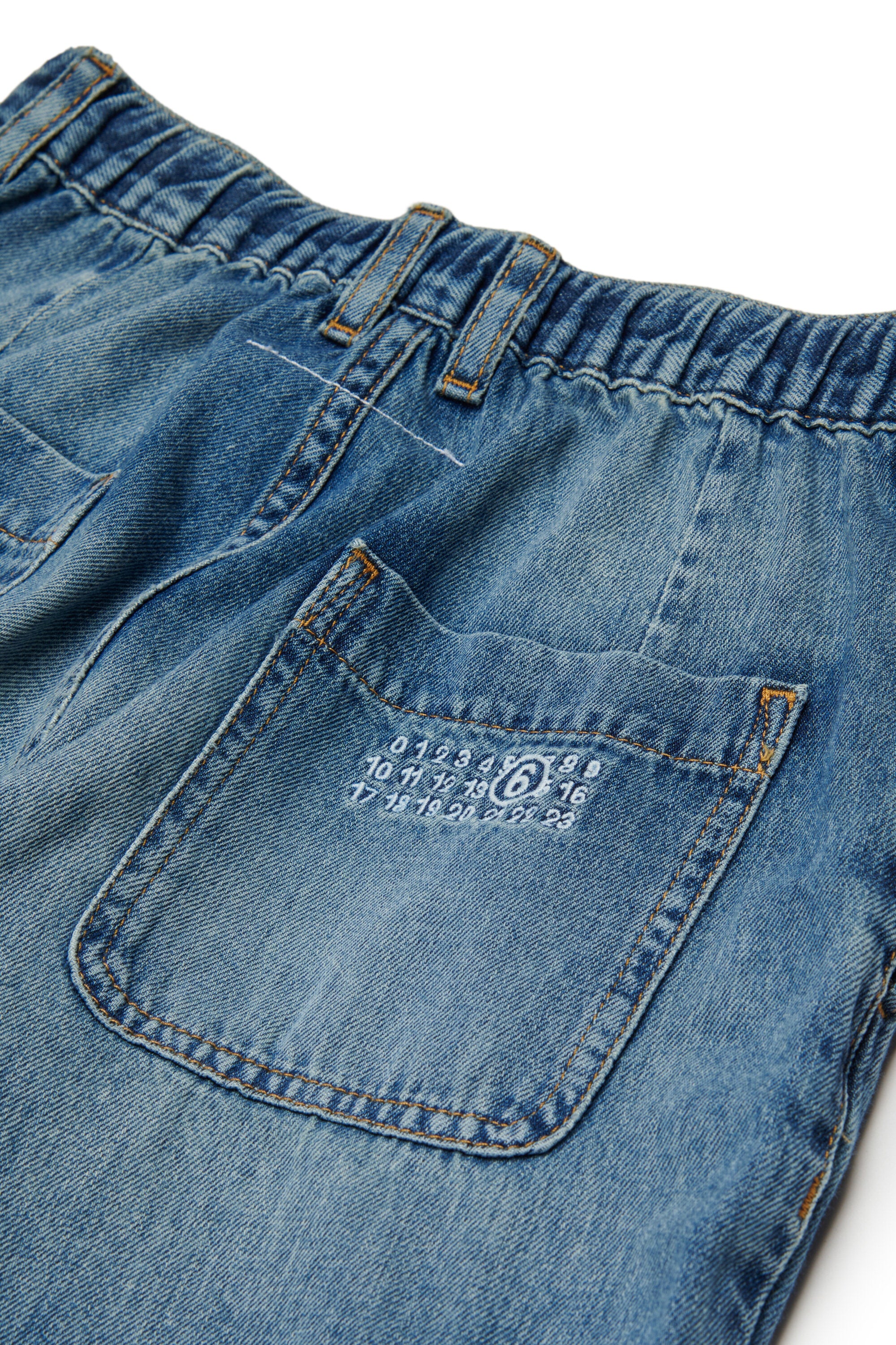Relaxed Fit Jeans in mittelblauer Waschung