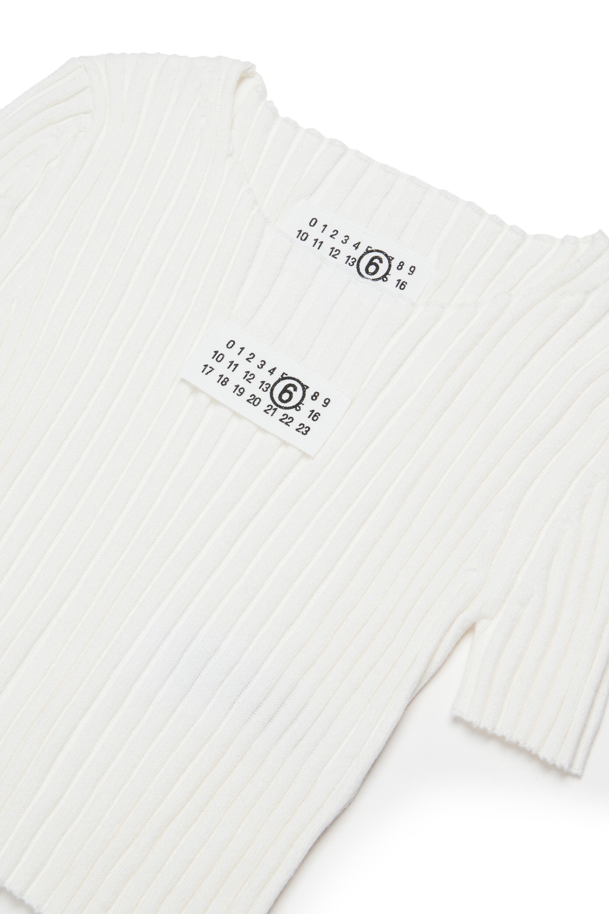 Top in maglia a coste con logo numerico