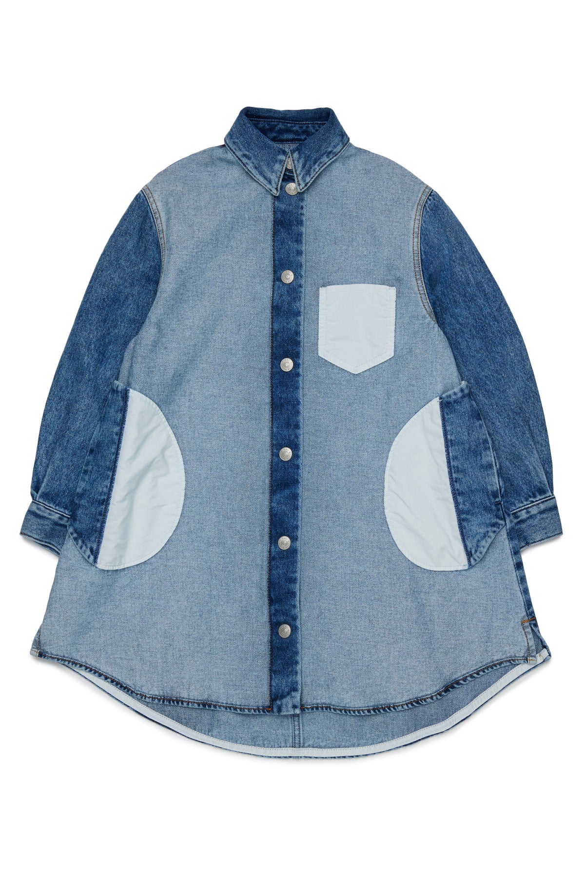 Denimkleid mit kontrastierenden Taschen