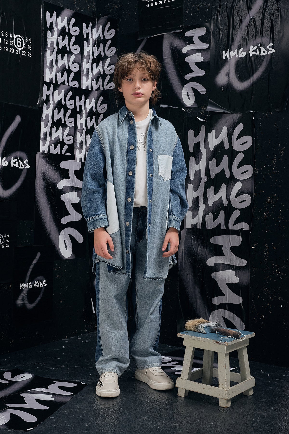 Denimkleid mit kontrastierenden Taschen