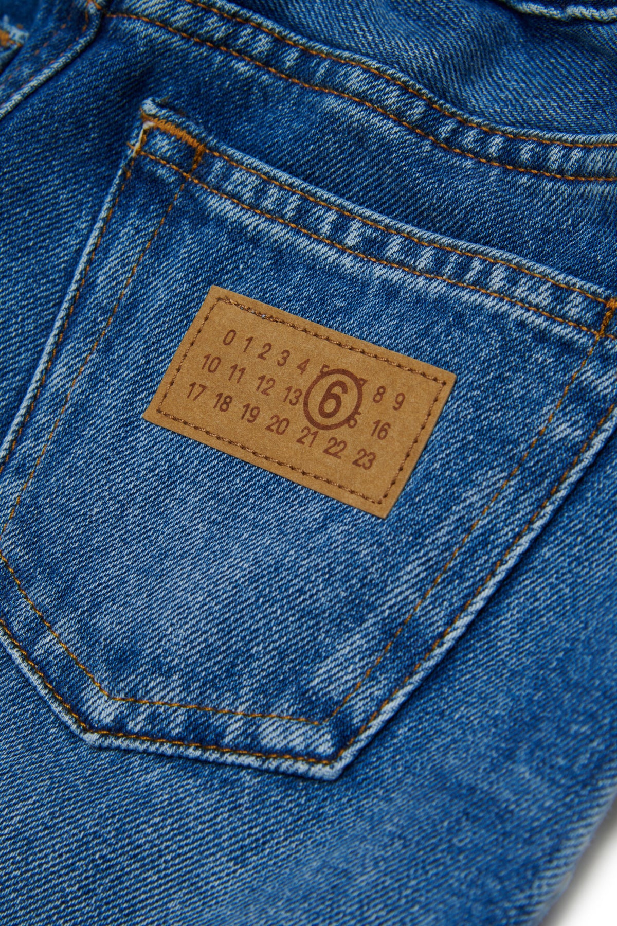 Gonna denim con tasche a contrasto