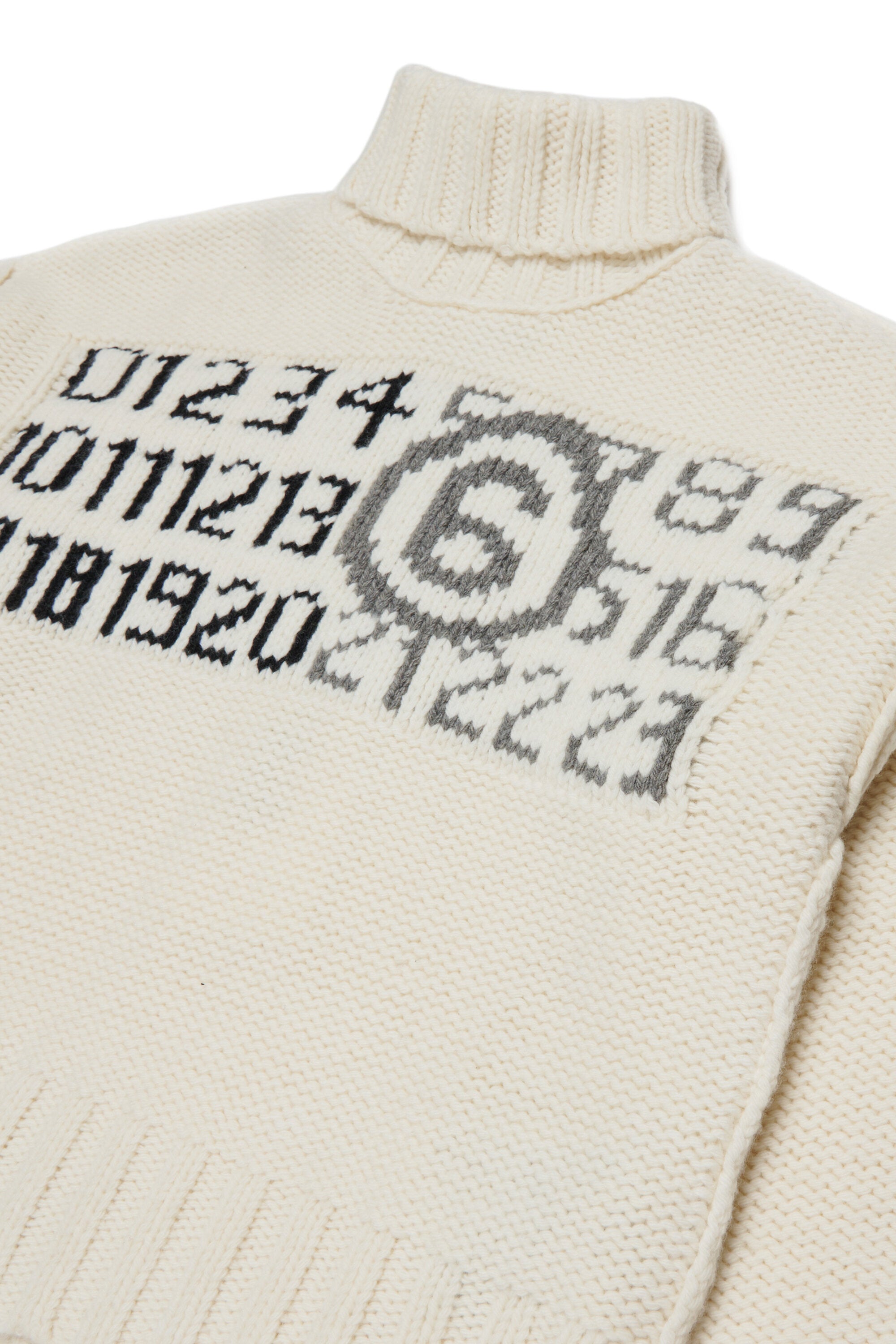 Rollkragenpullover mit Logo