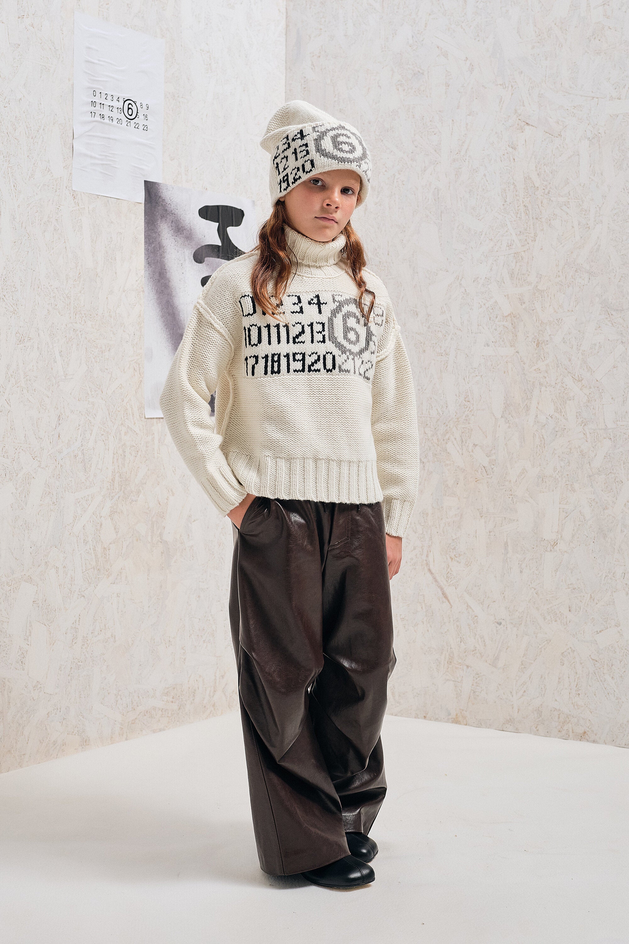 Rollkragenpullover mit Logo