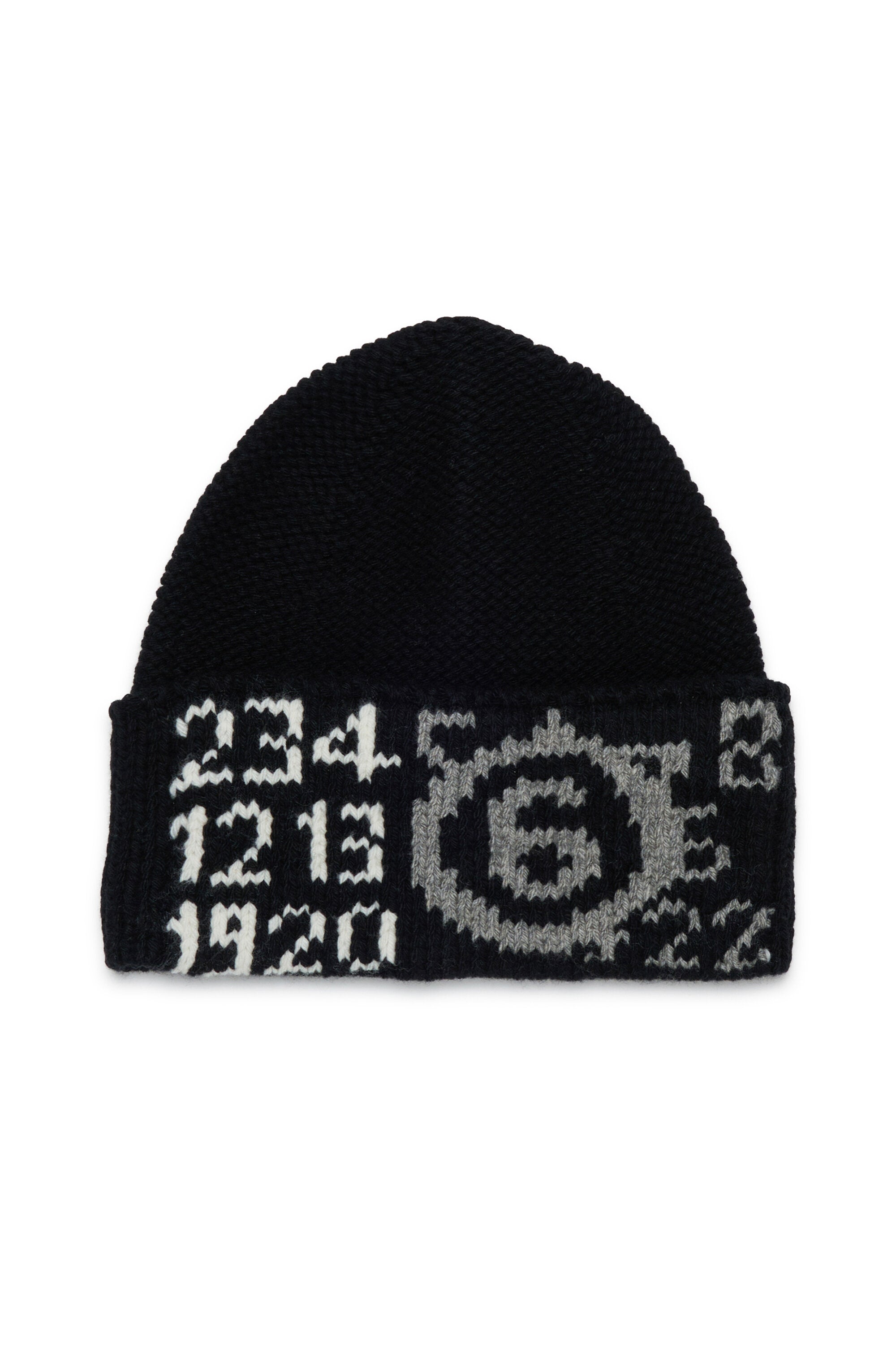 Gorra con logo numérico