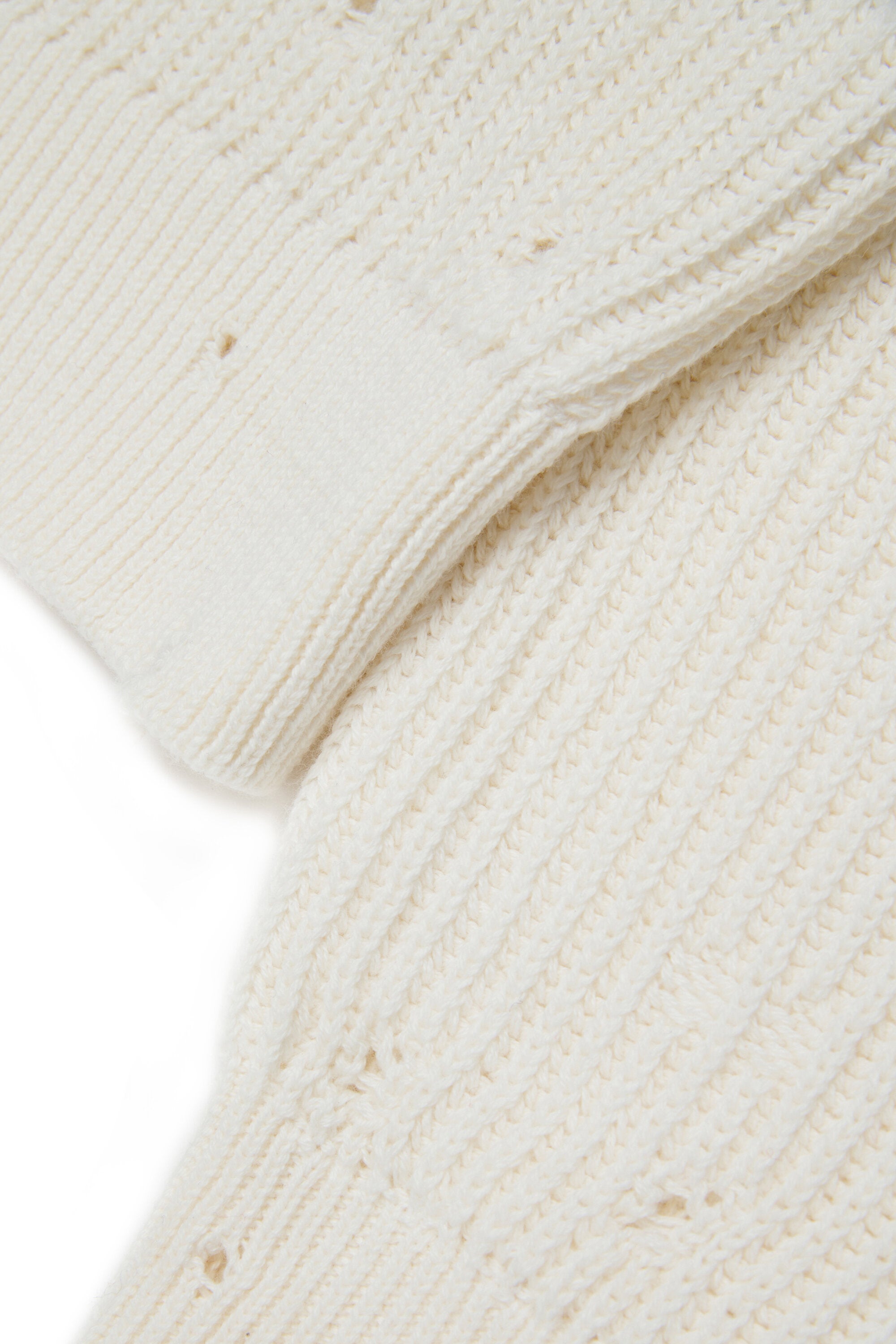 V-Ausschnitt Pullover mit Rissen